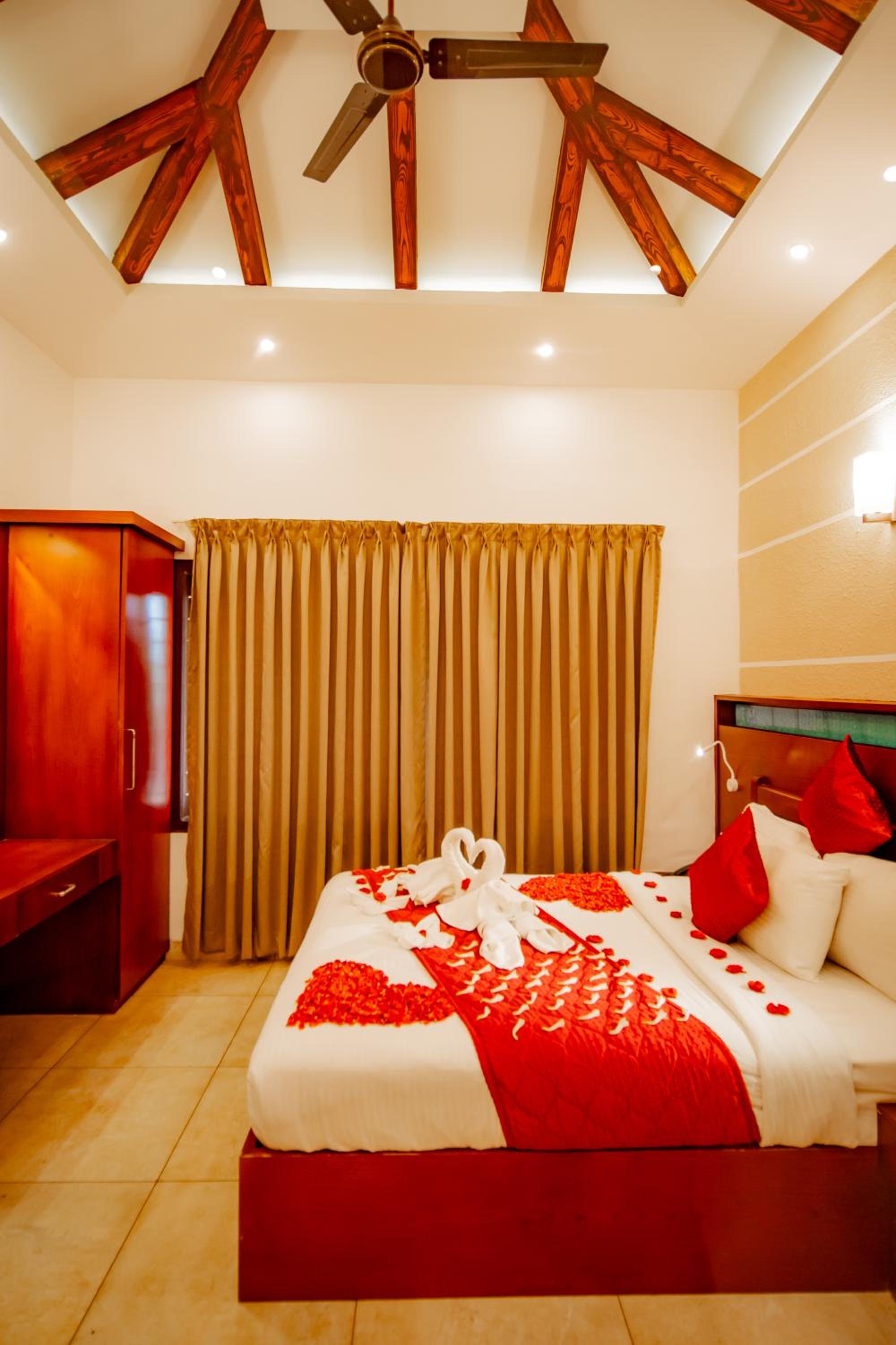 Villa with Private Pool - Photo 12