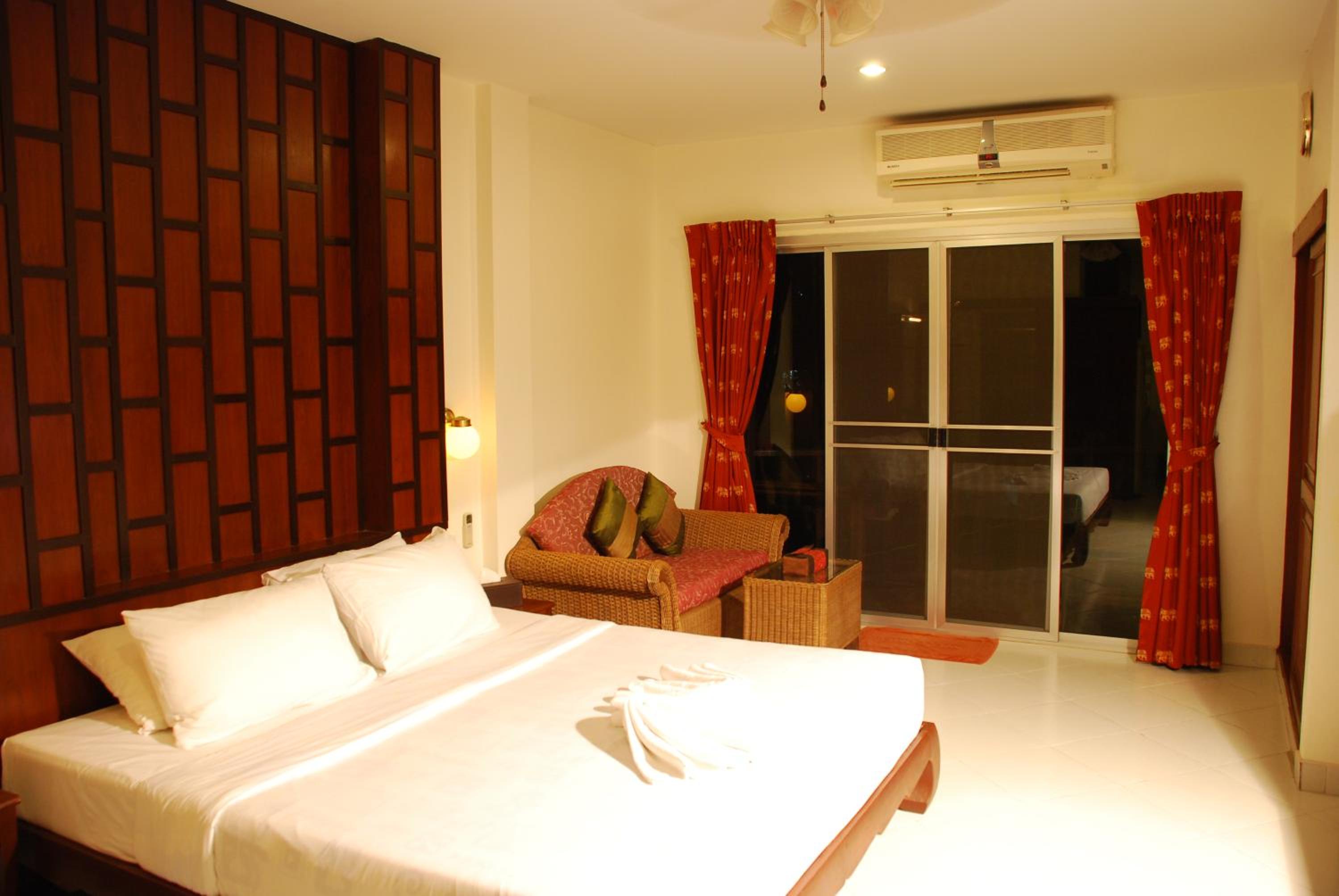 Studio Apartment - Photo 4