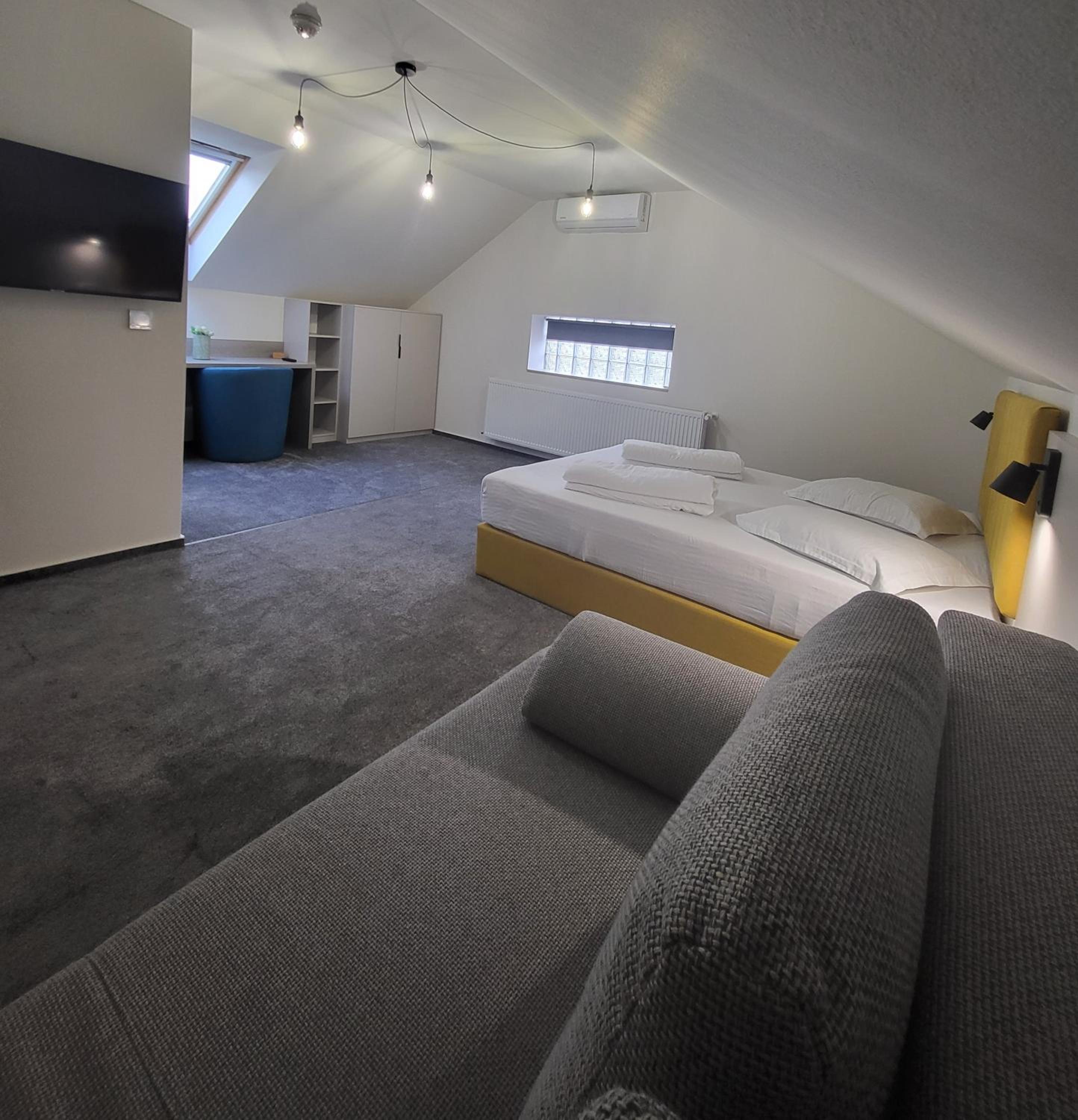 Family Room - Photo 8