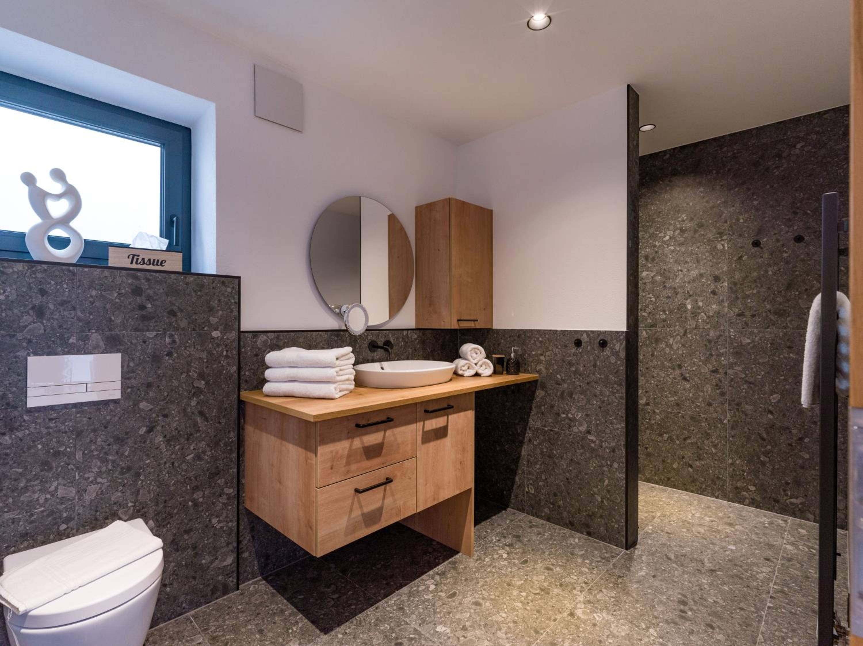 Apartment with Shower photo 2