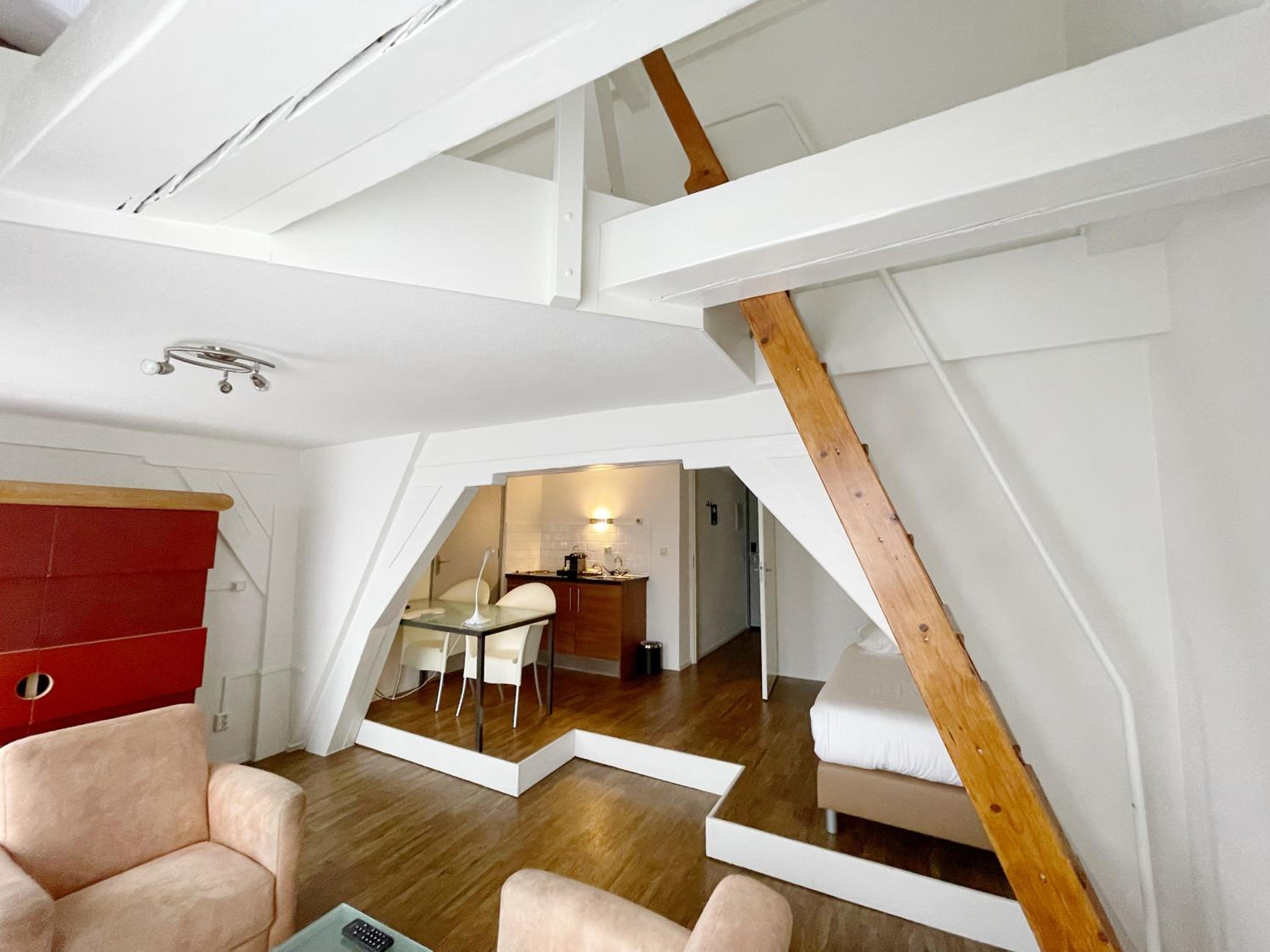 Studio - Split Level photo 1