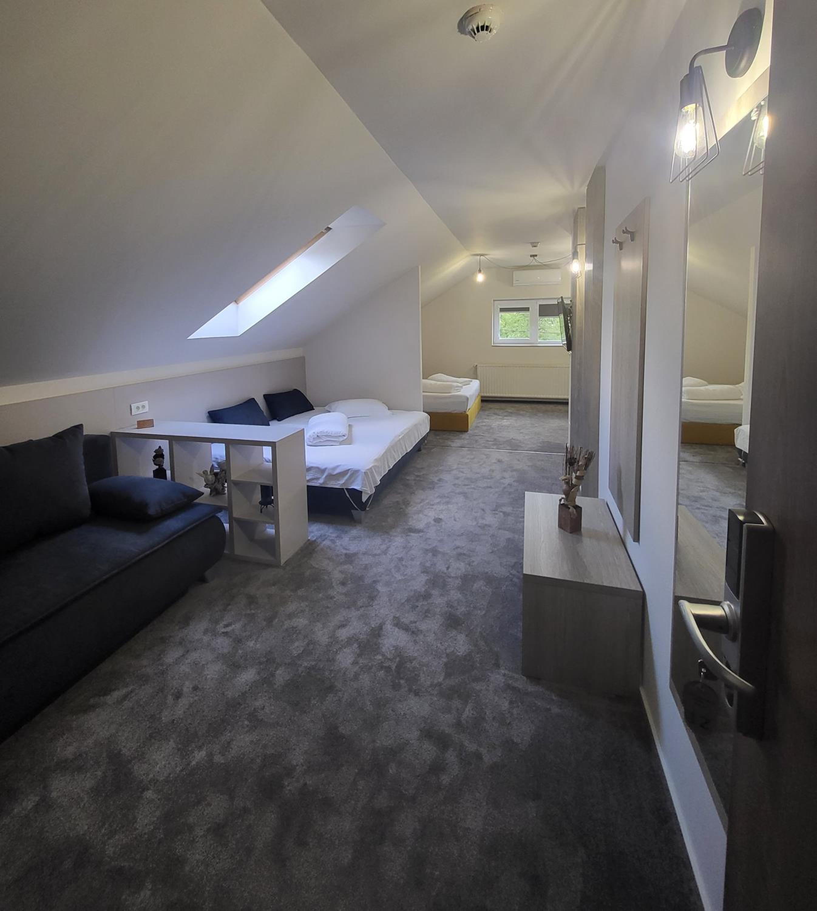 Family Room - Photo 11