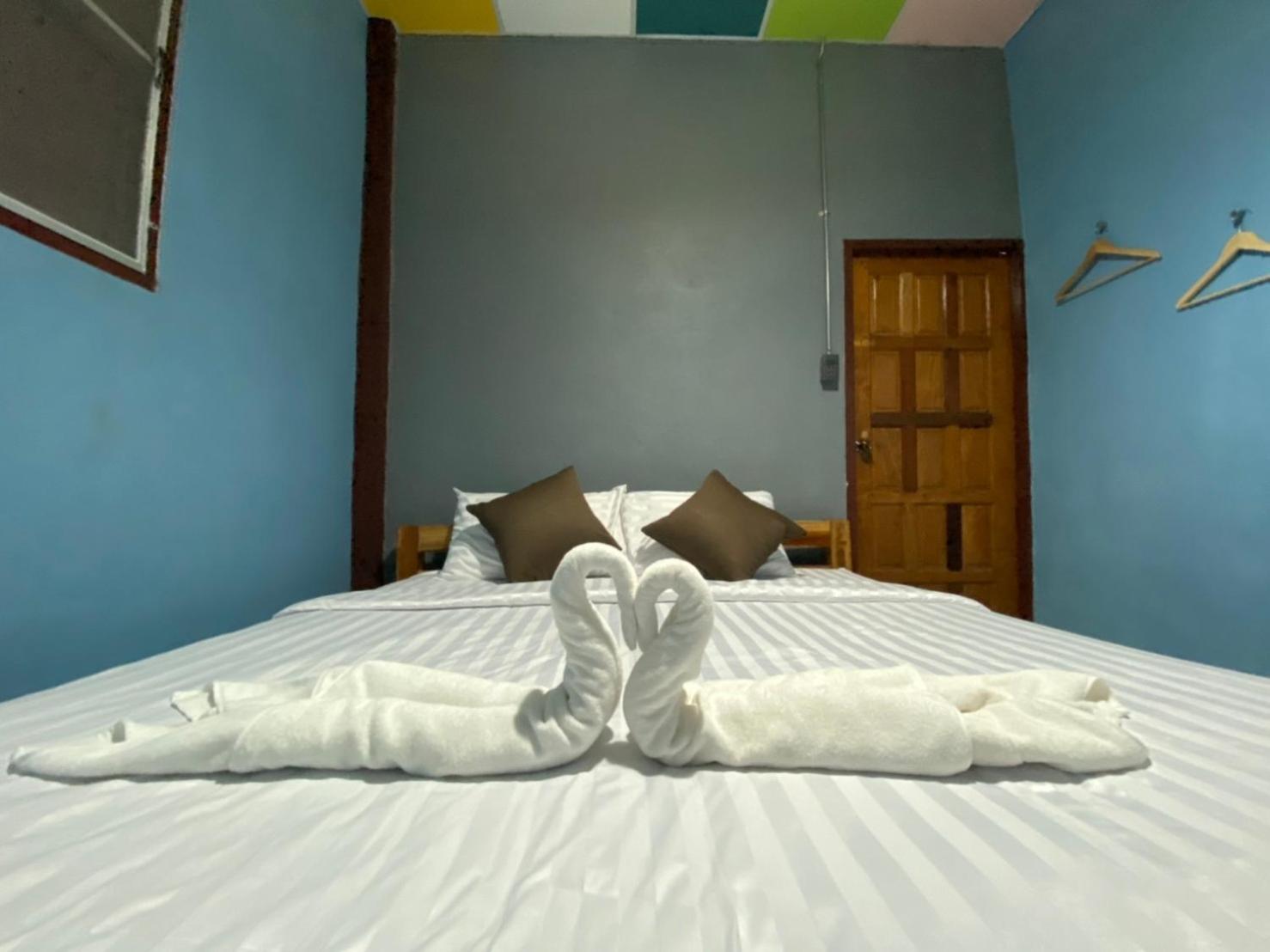 Deluxe Family Suite - Photo 5