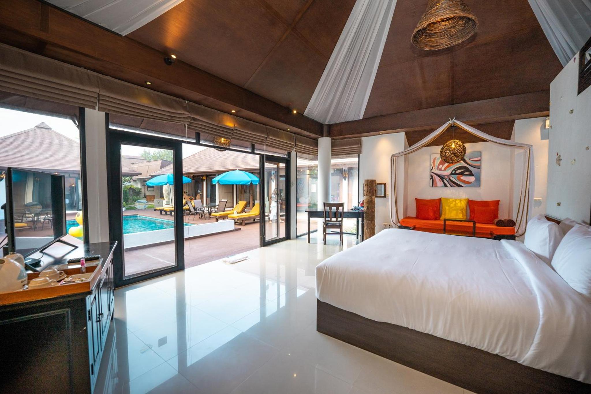 Three-Bedroom Villa with Private Pool - Photo 6