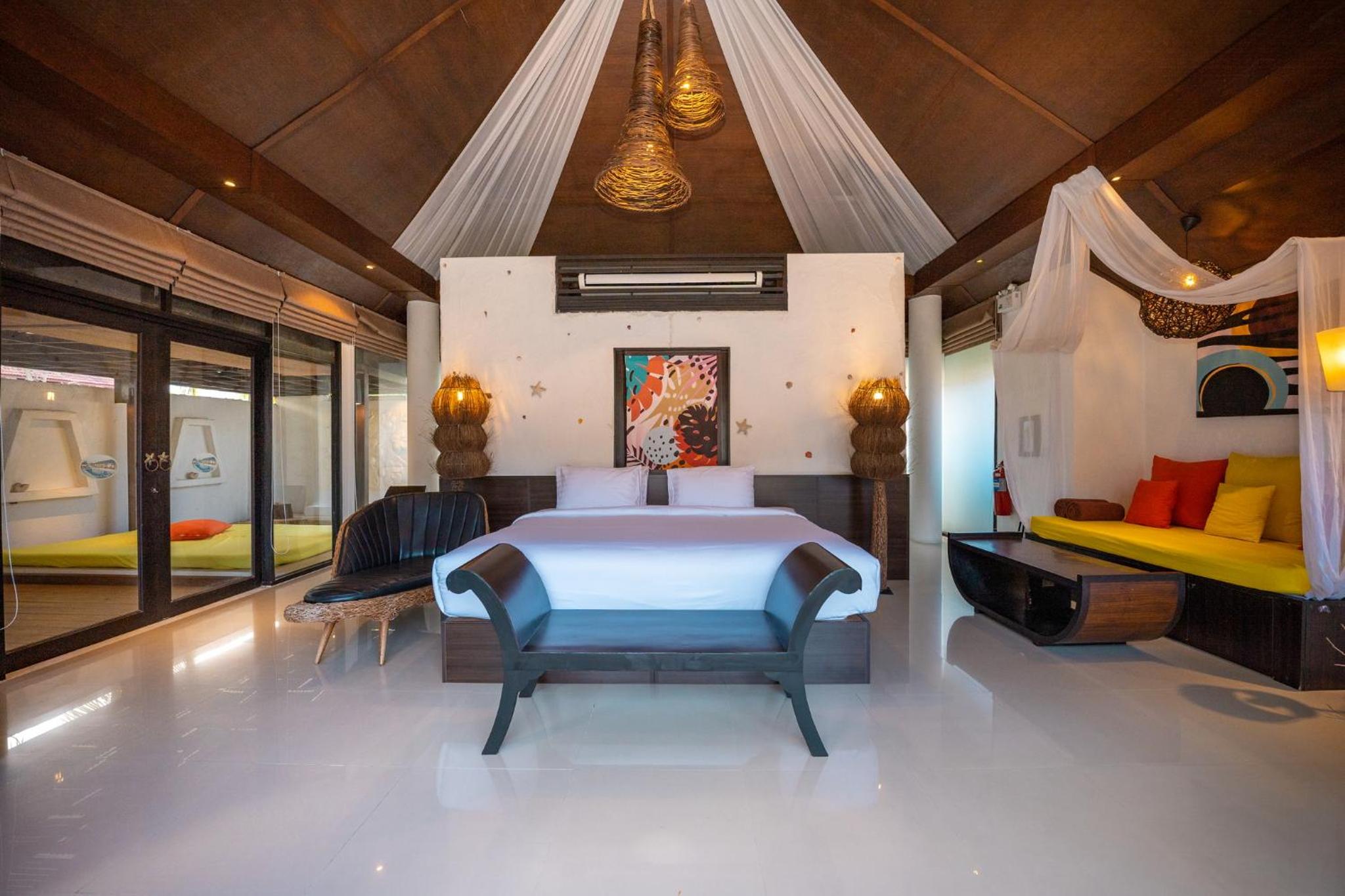 Three-Bedroom Villa with Private Pool - Photo 4