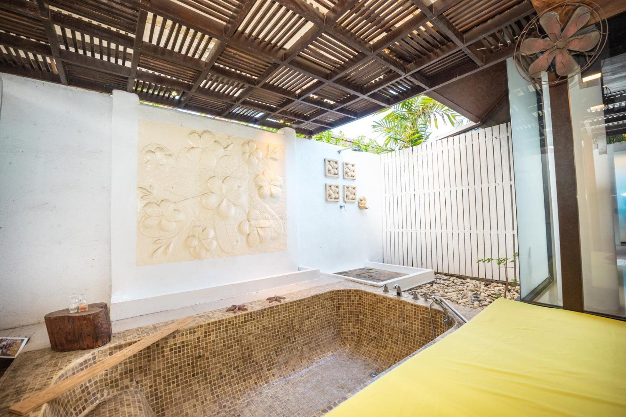 Three-Bedroom Villa with Private Pool - Photo 3