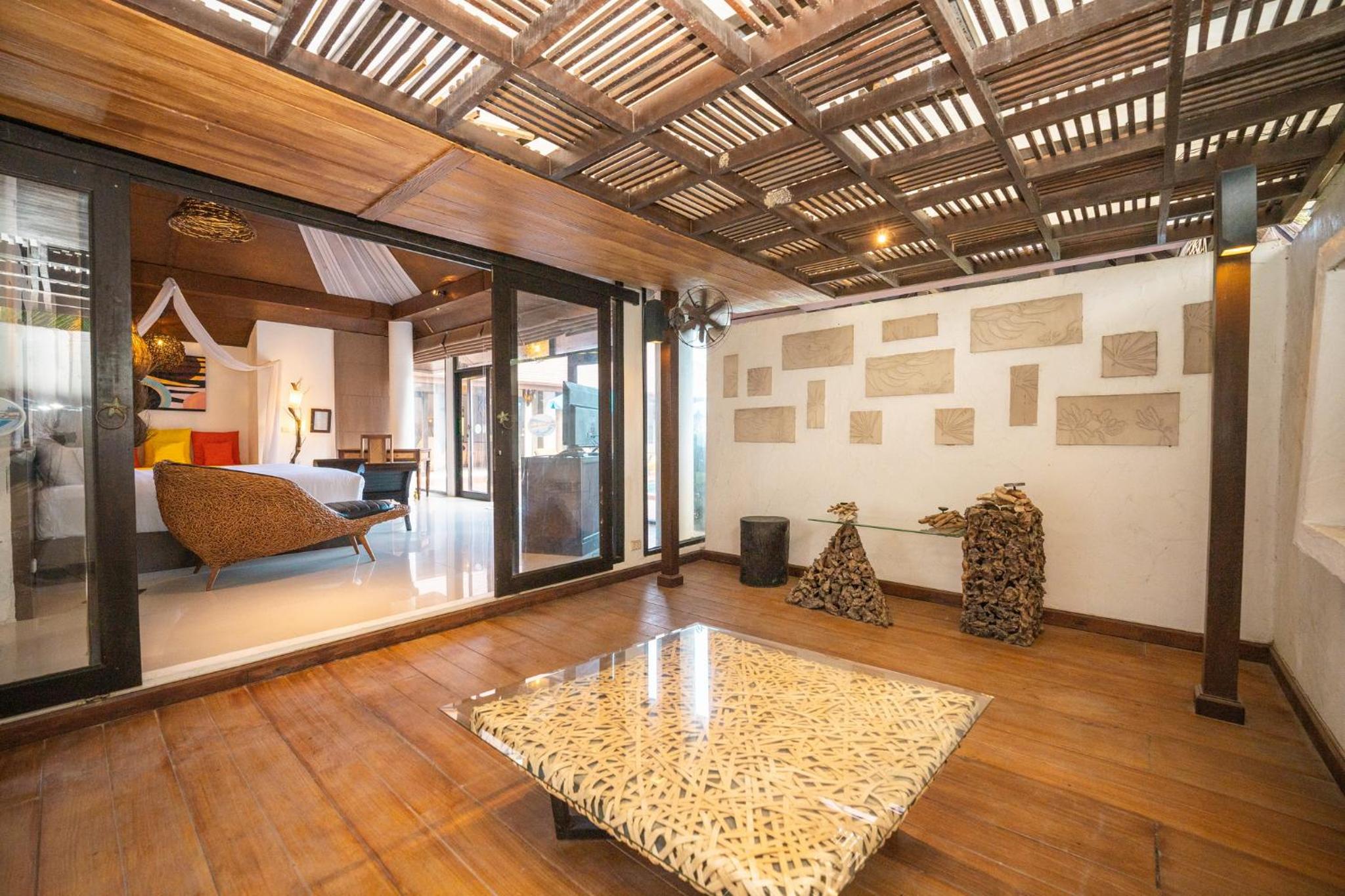 Three-Bedroom Villa with Private Pool - Photo 2