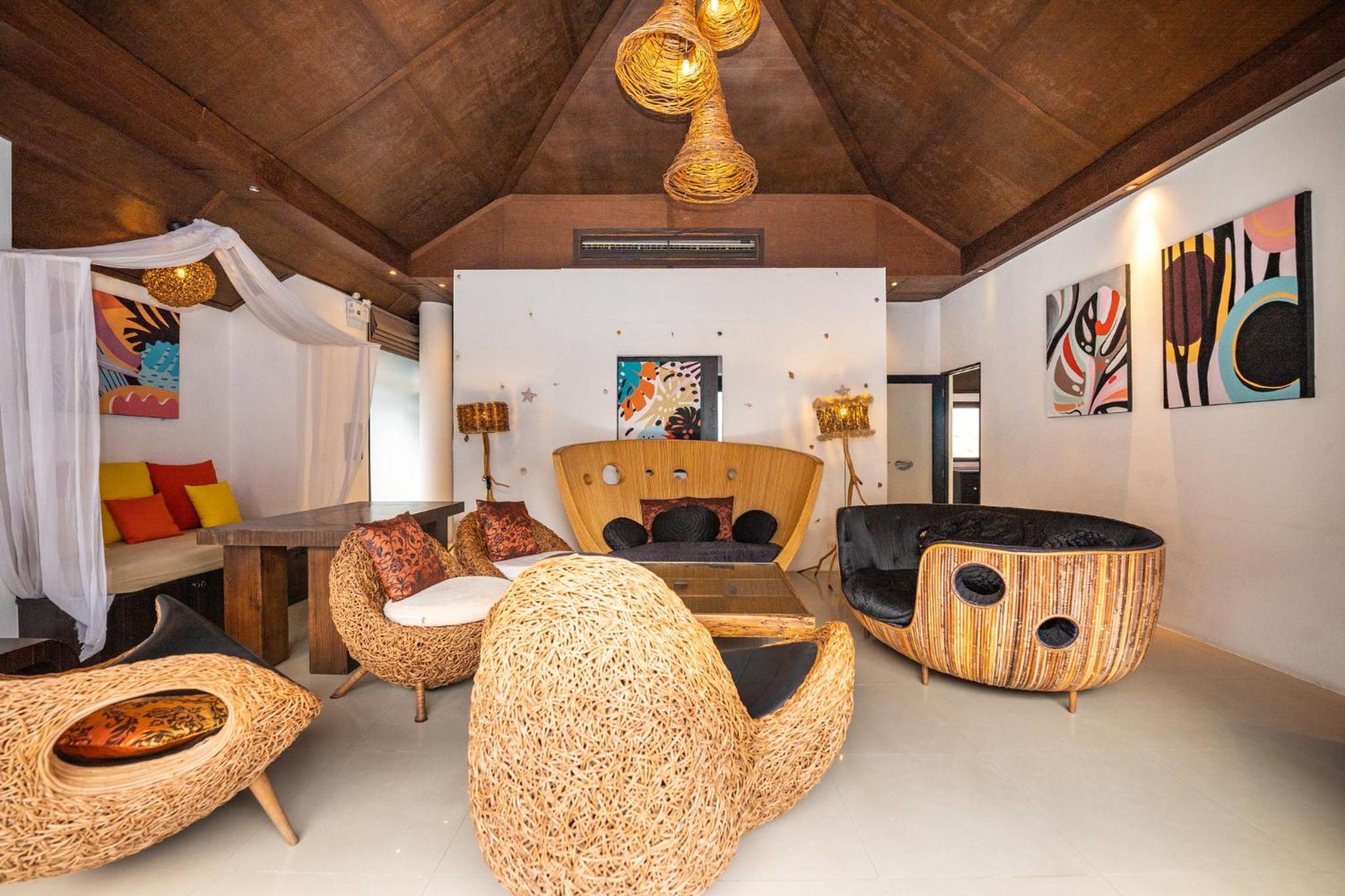 Three-Bedroom Villa with Private Pool - Photo 22