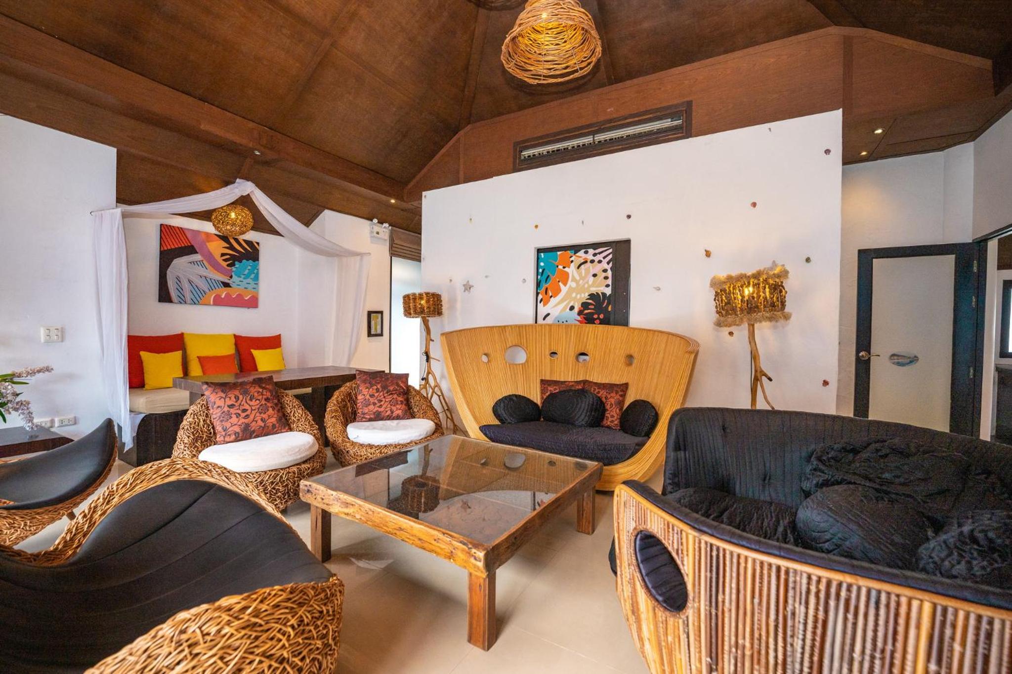 Three-Bedroom Villa with Private Pool - Photo 21