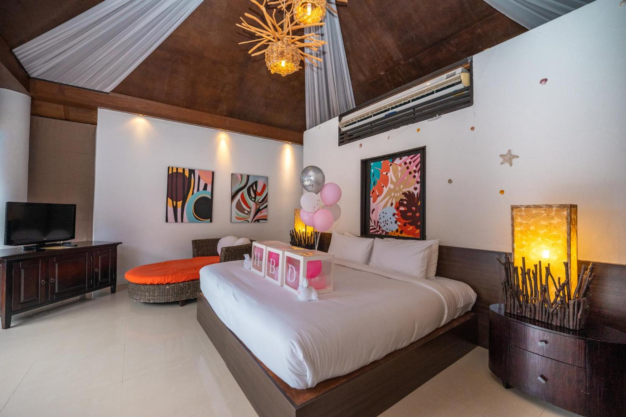 Three-Bedroom Villa with Private Pool - Photo 14