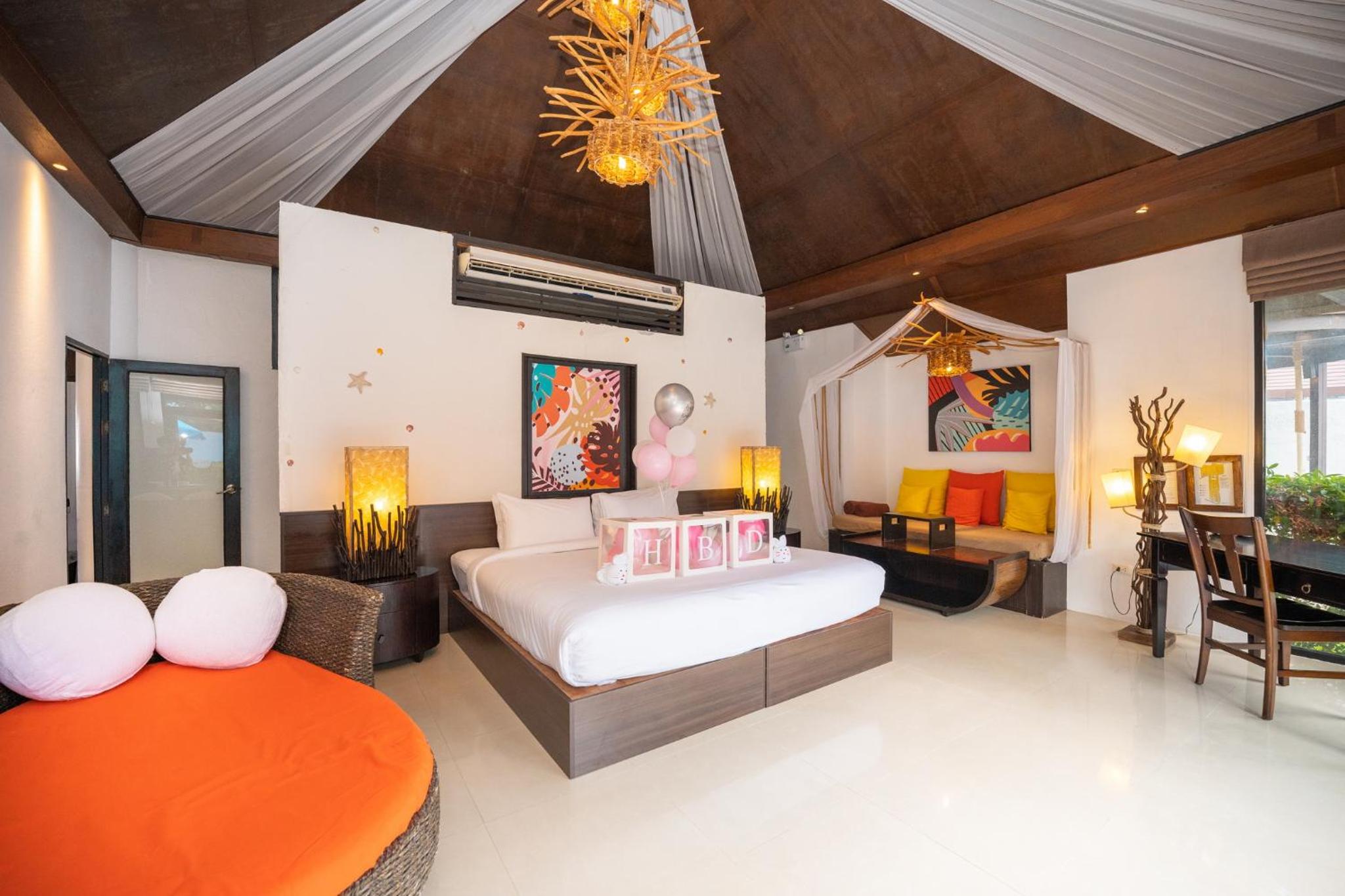 Three-Bedroom Villa with Private Pool - Photo 15