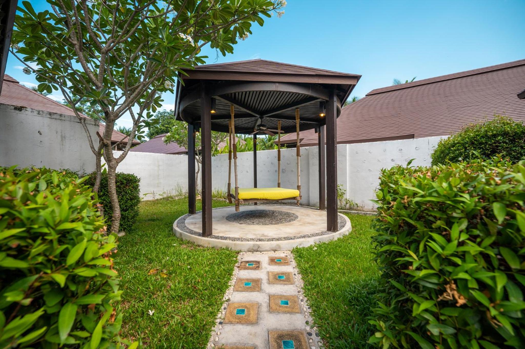 Three-Bedroom Villa with Private Pool - Photo 12