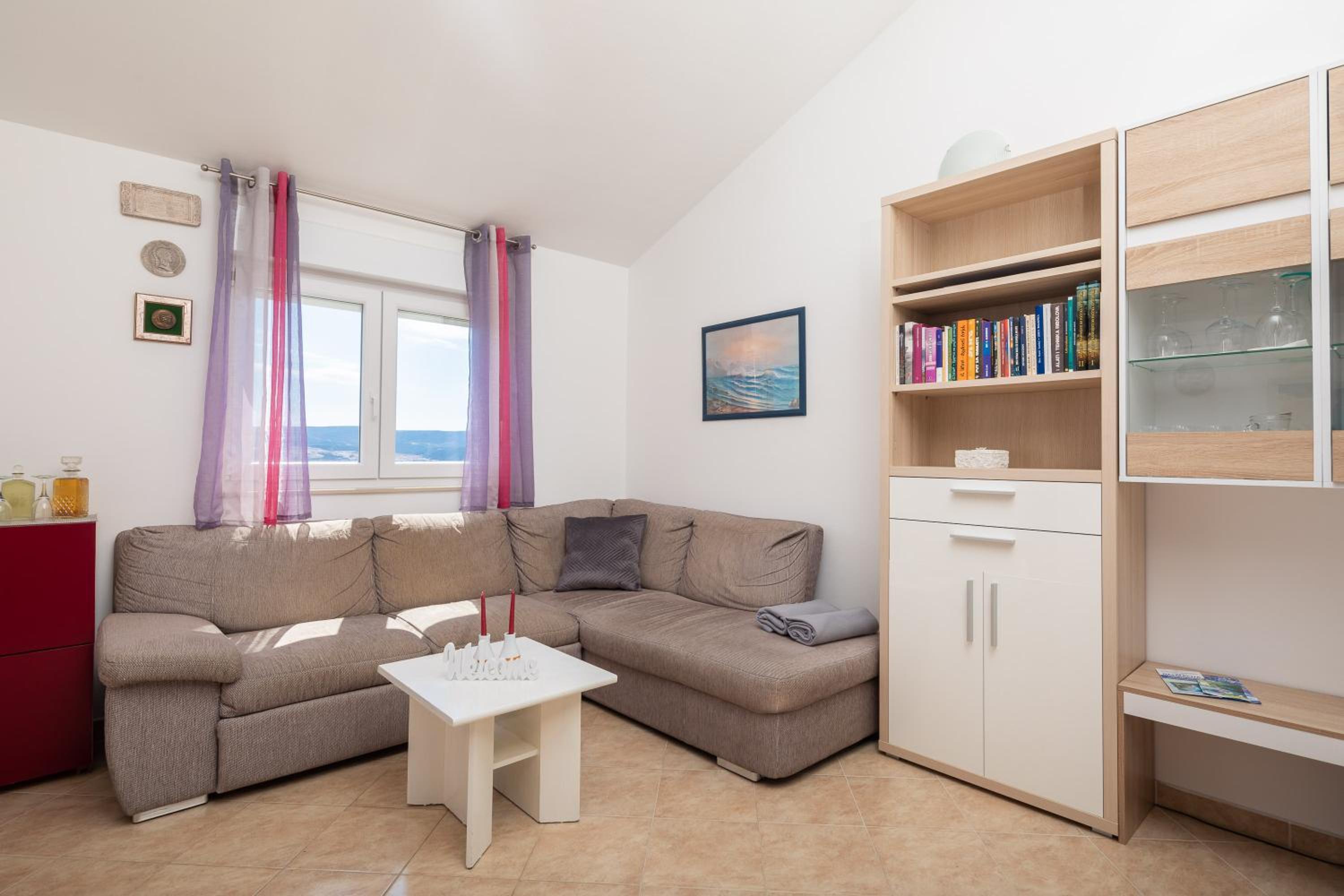 One-Bedroom Apartment photo 2