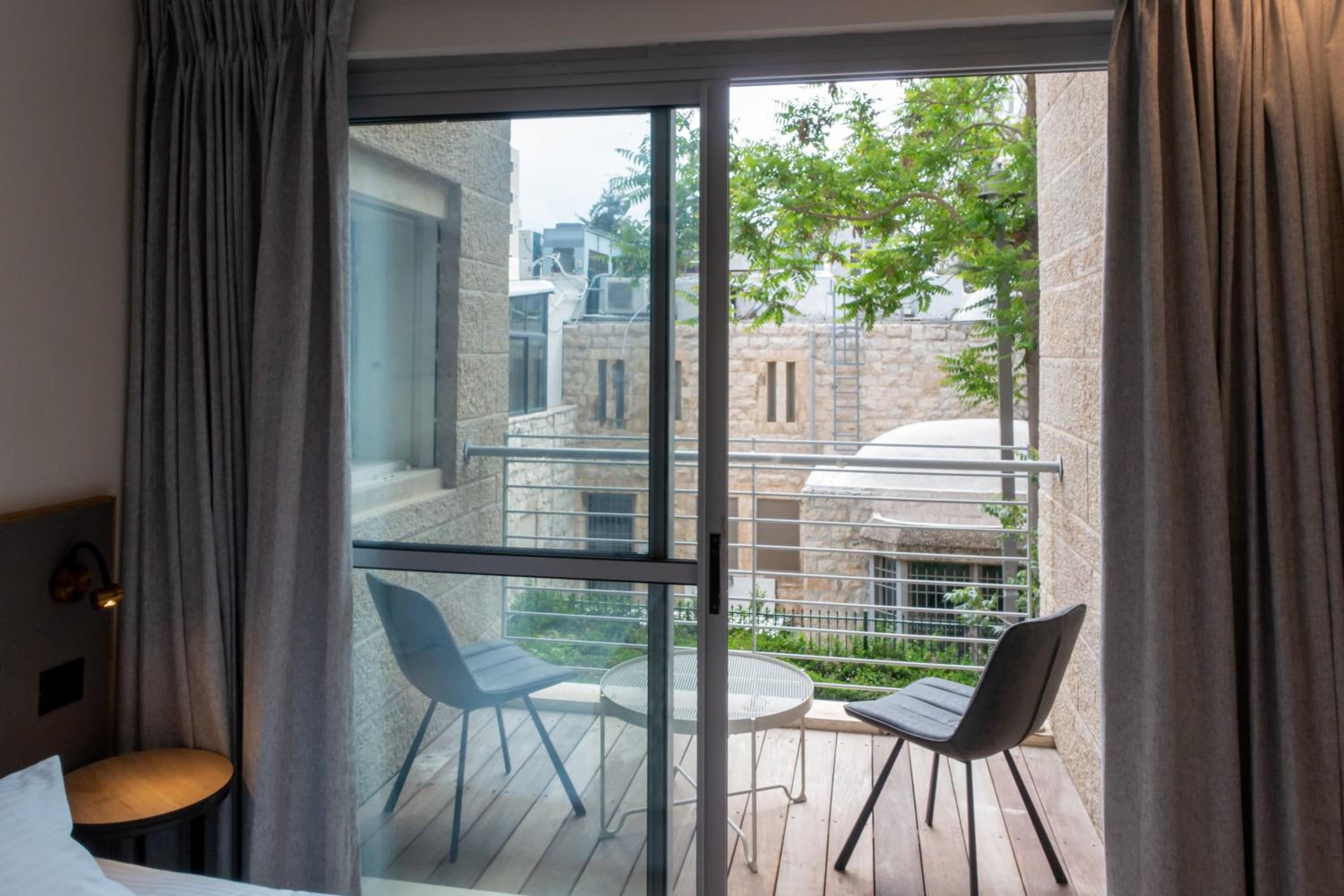Double Room with Balcony - Photo 4