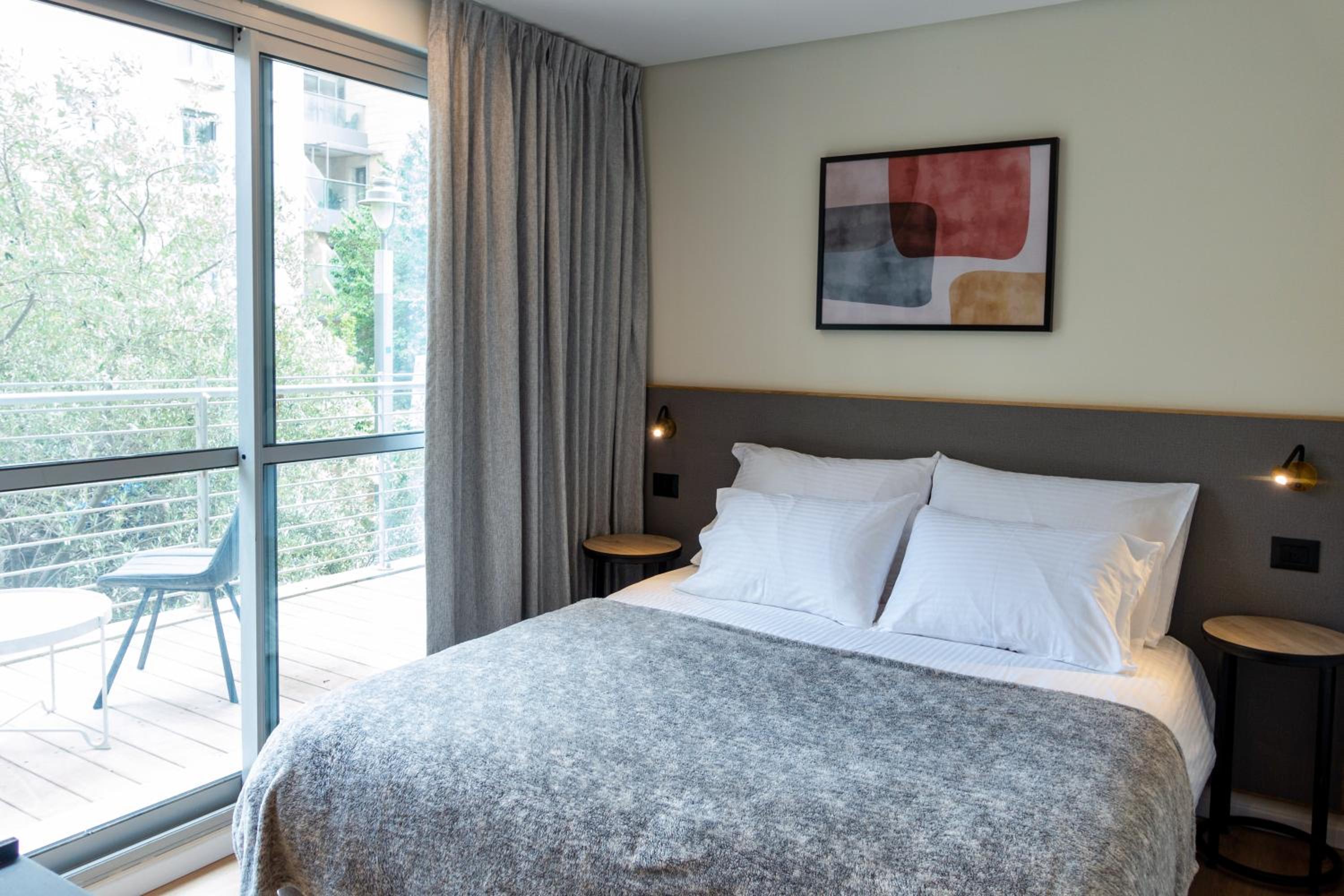 Double Room with Balcony - Photo 5