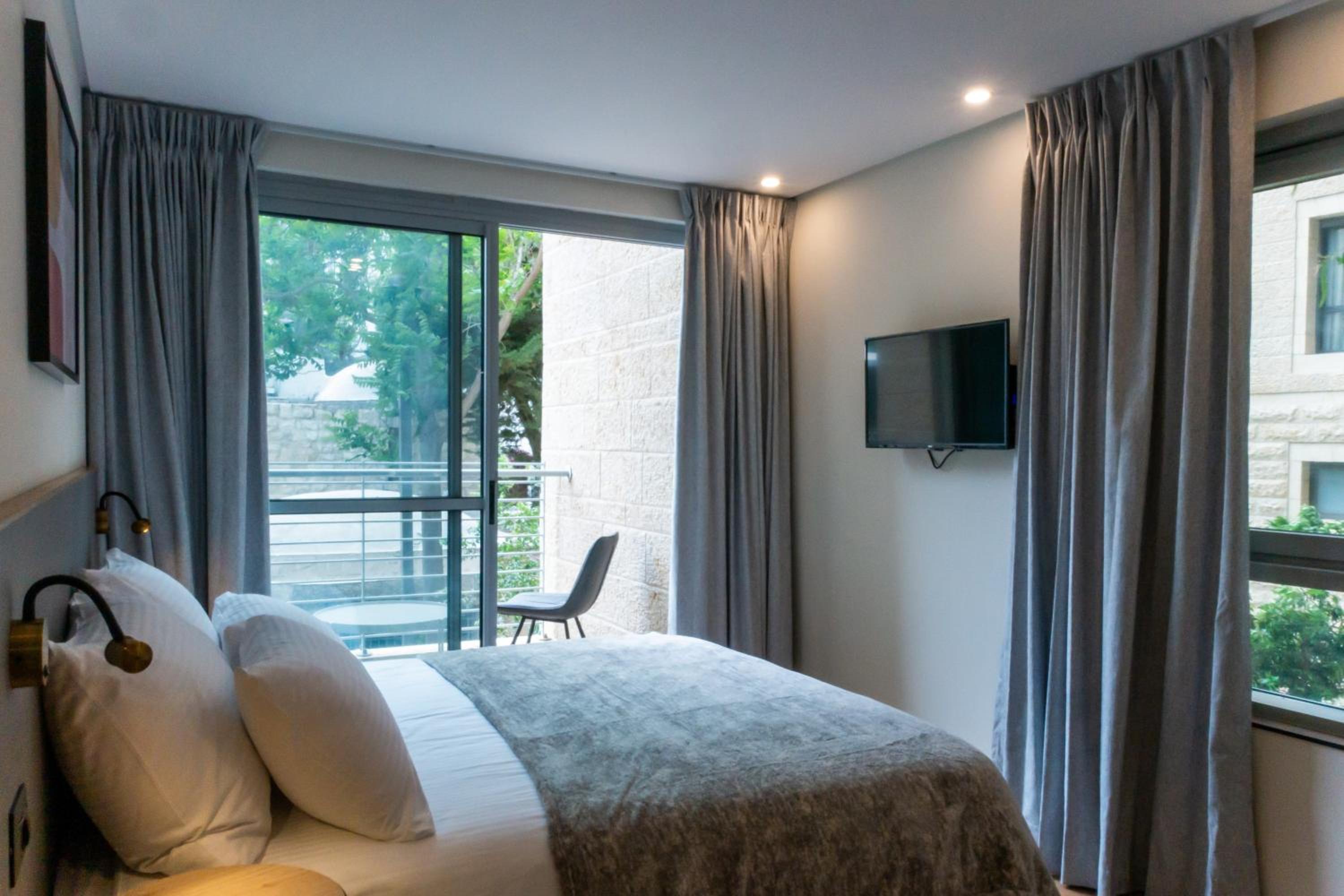 Double Room with Balcony - Photo 1