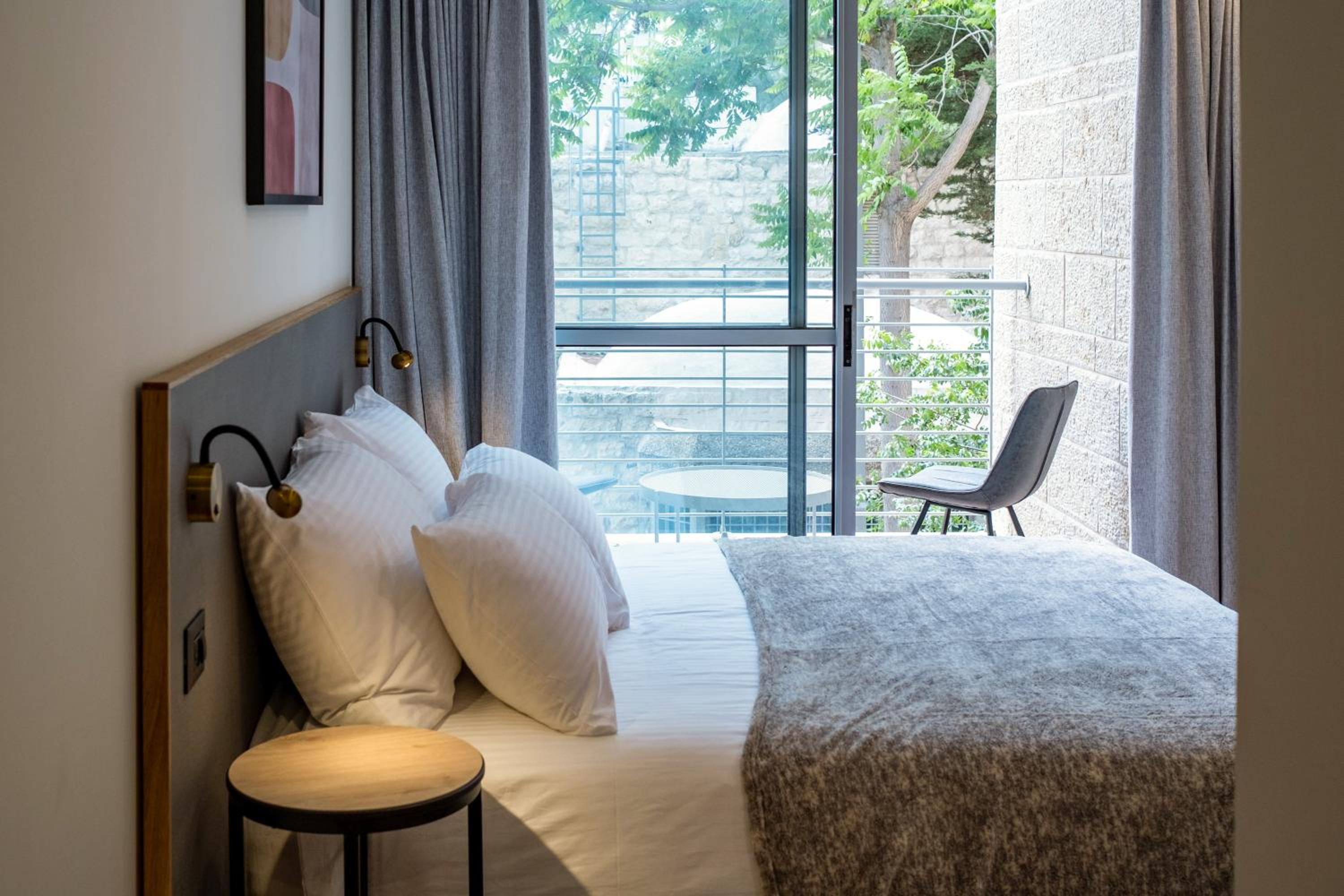 Double Room with Balcony - Photo 3