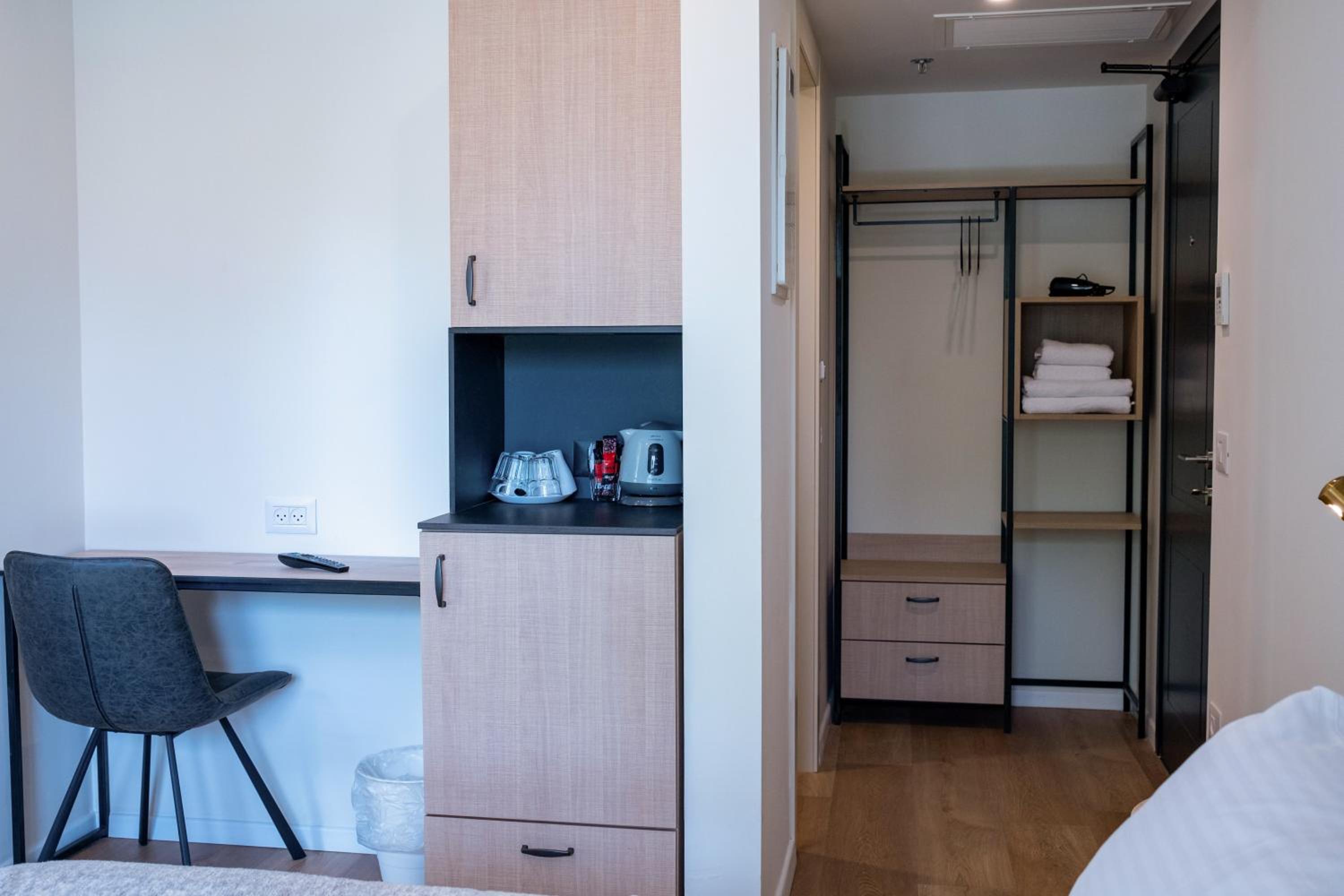 Standard Double Room - Photo 7