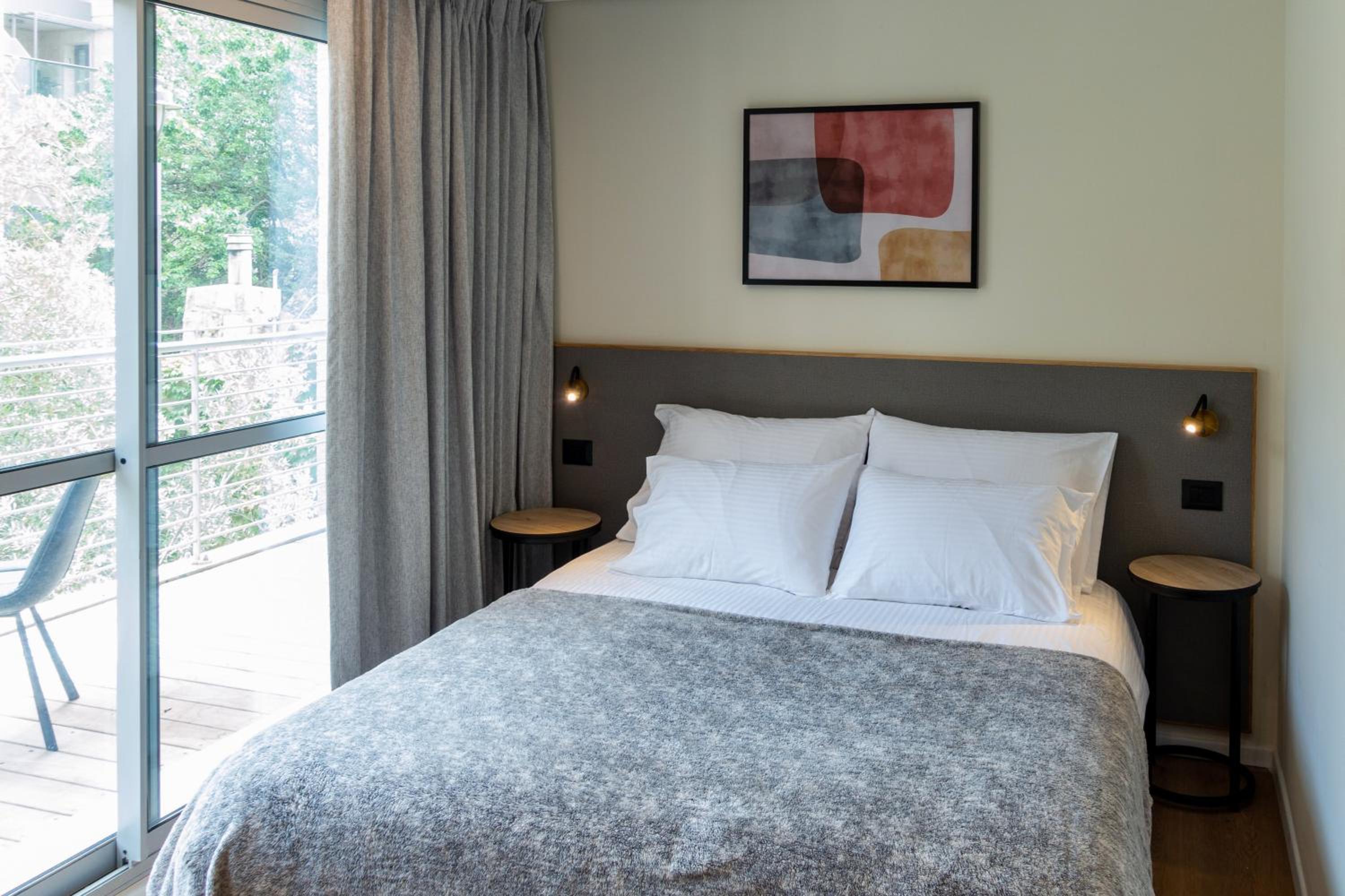 Double Room with Balcony - Photo 7