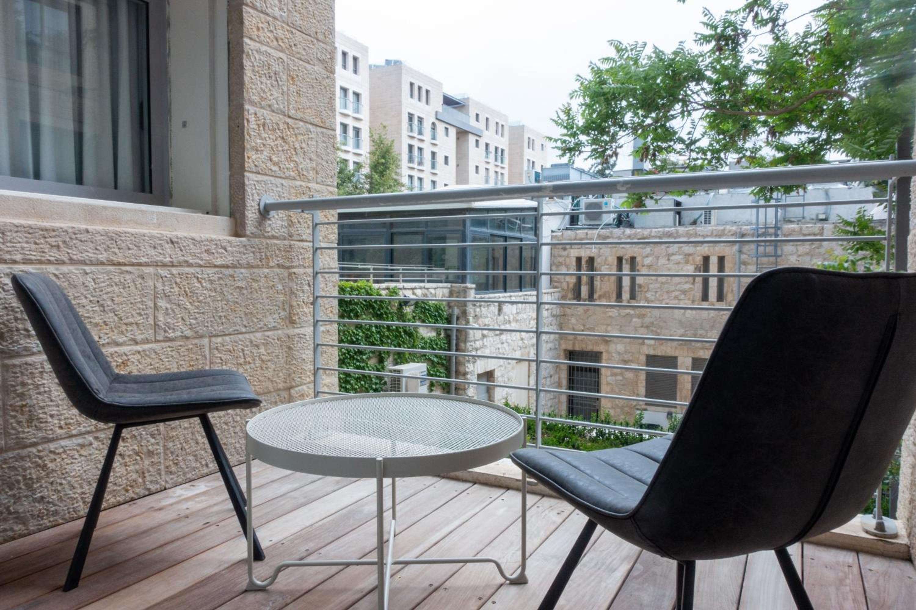 Double Room with Balcony - Photo 9