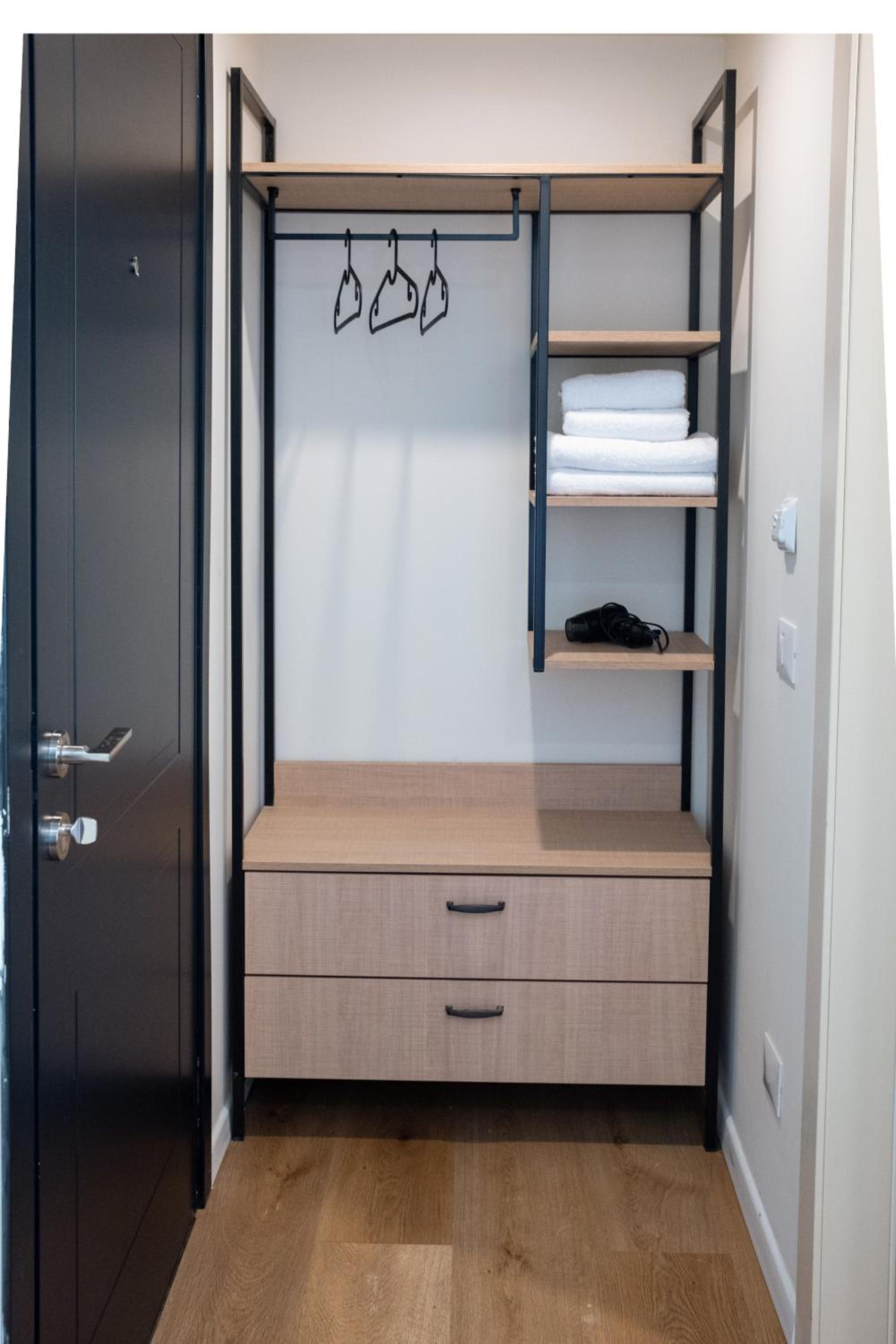 Standard Double Room - Photo 13