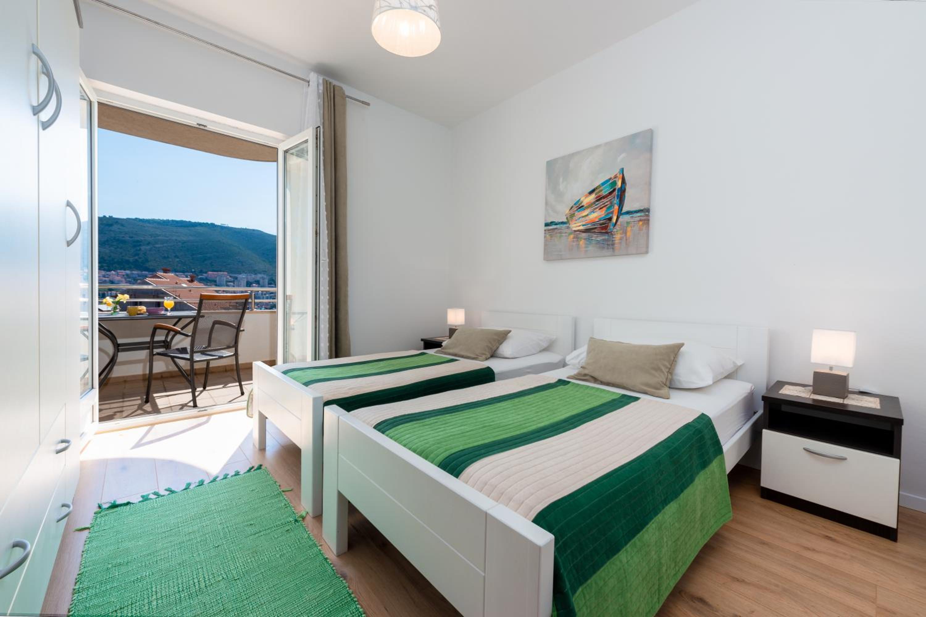 Apartment with Sea View thumbnail 5