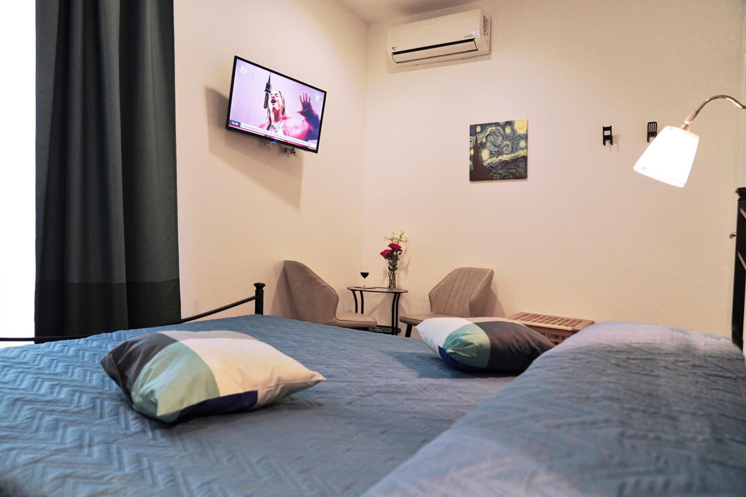 Deluxe Double Room with Balcony - Photo 32