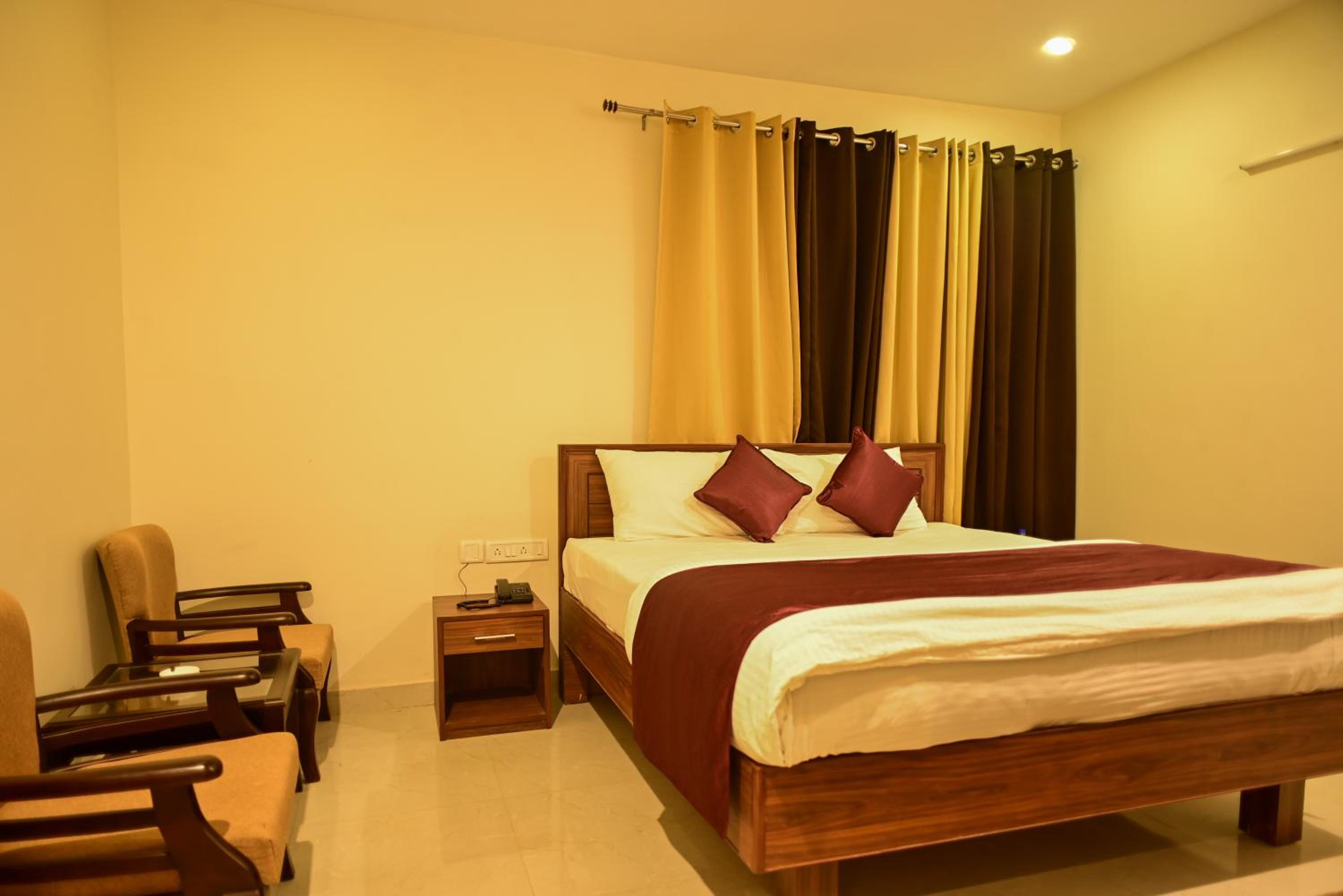 Deluxe Room - Photo 5