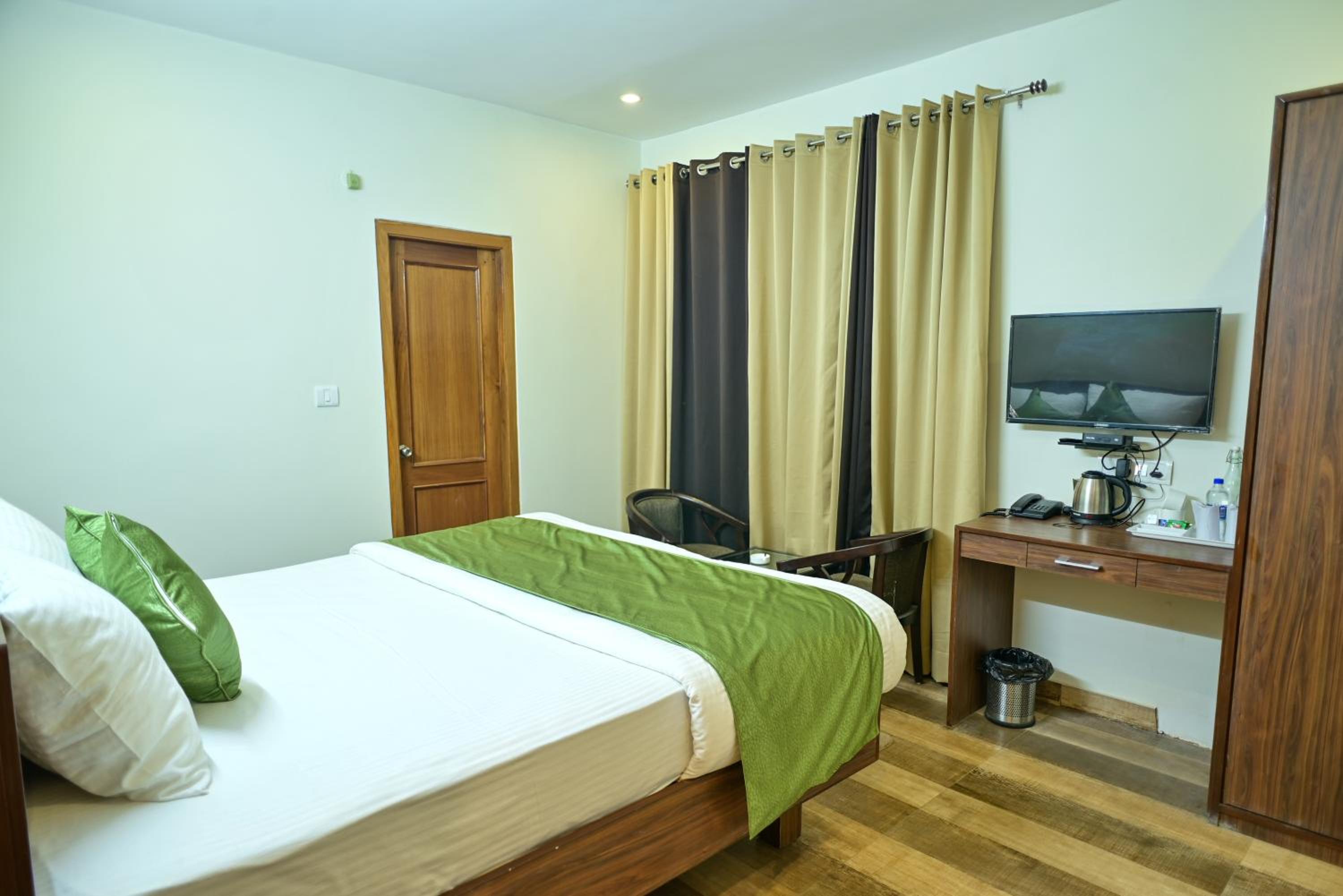 Deluxe Room - Photo 2