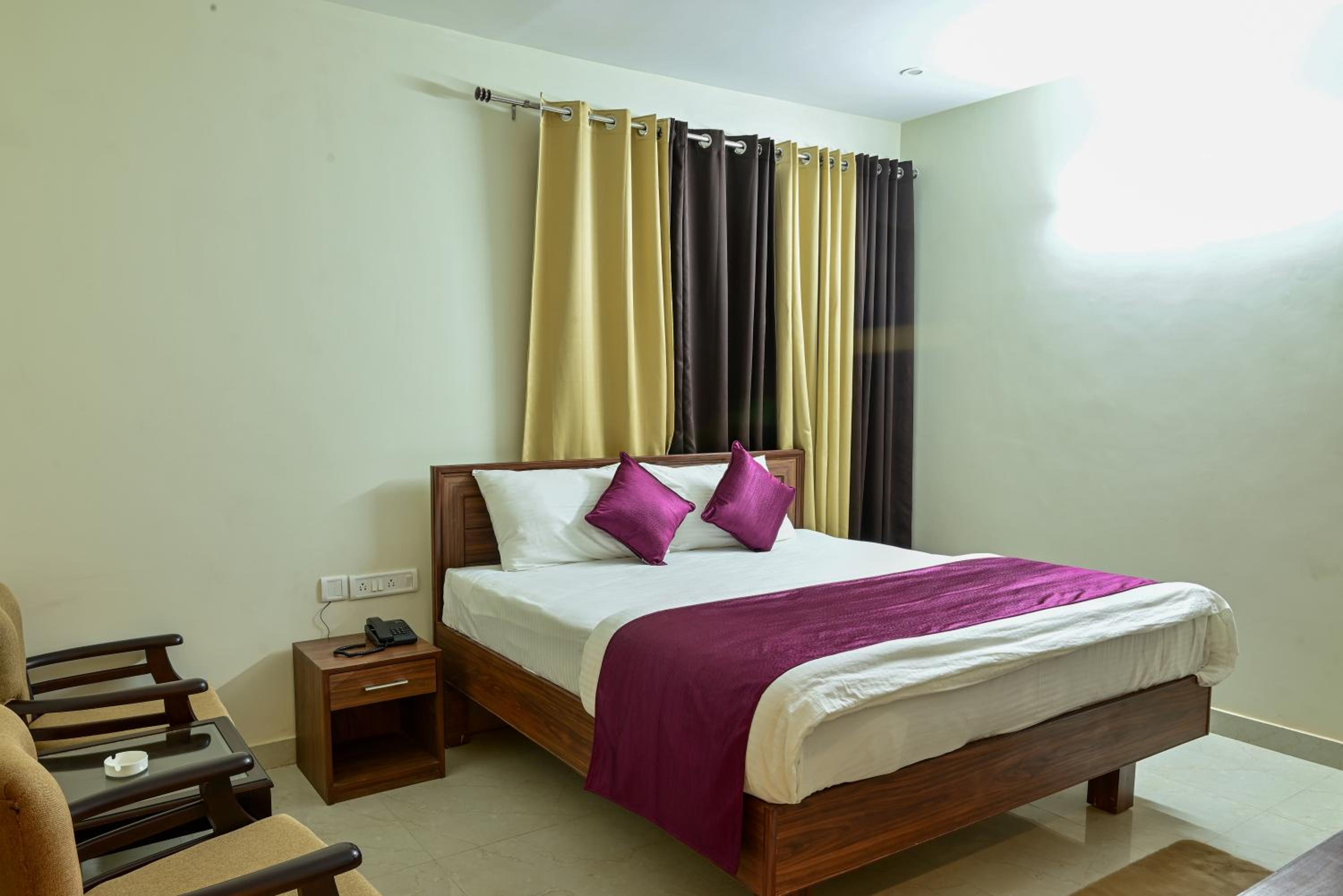Deluxe Room - Photo 6