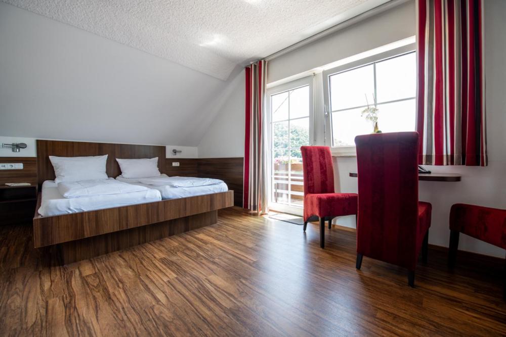 Dreibettzimmer mit Balkon photo 2