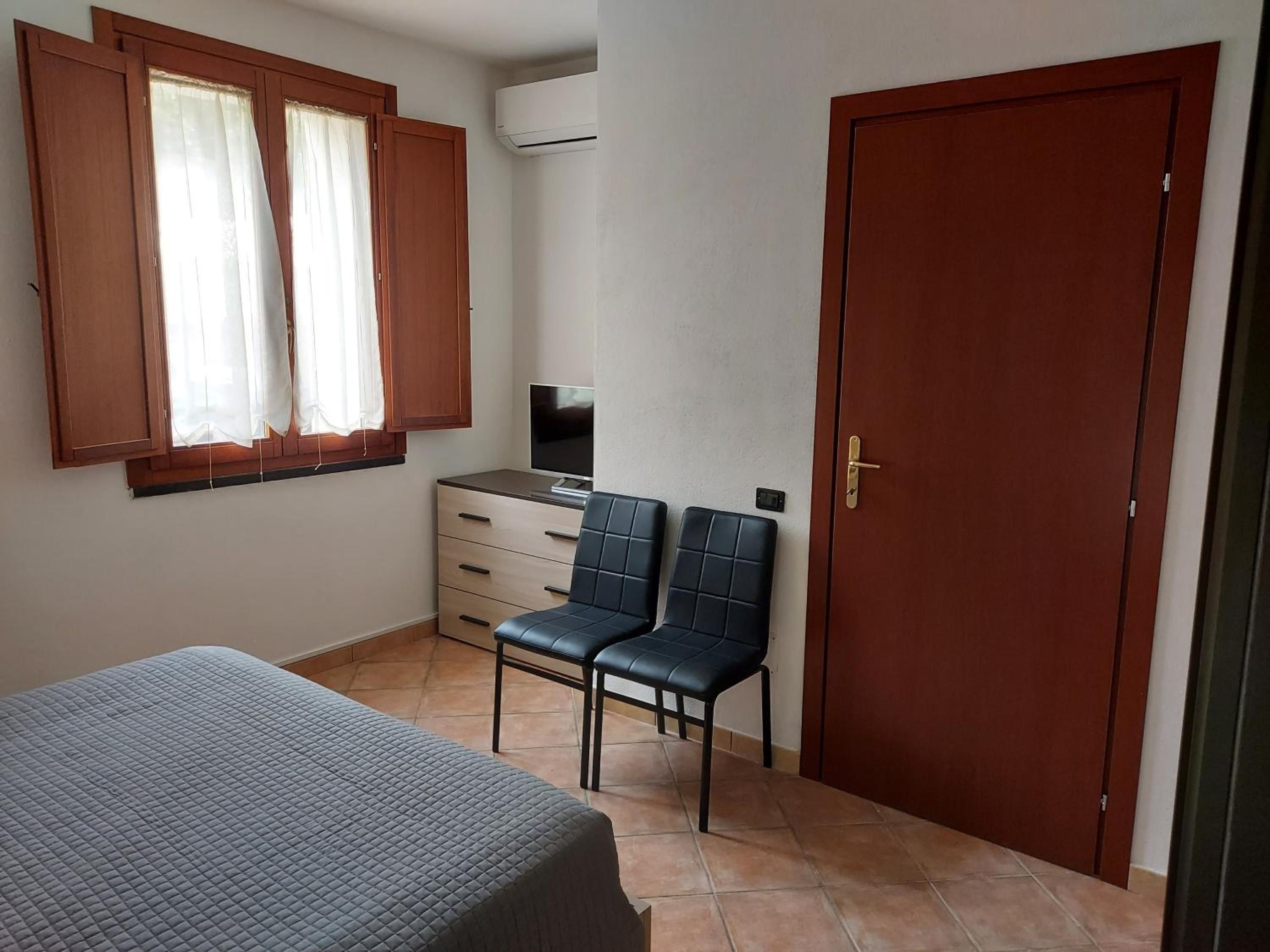 Double Room with Private Bathroom - Photo 1