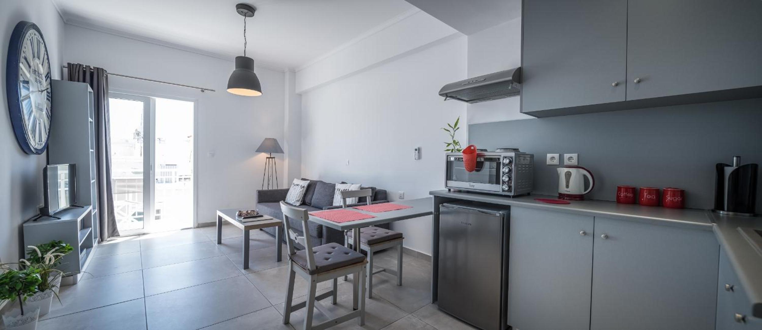 Apartment with Balcony - Photo 3