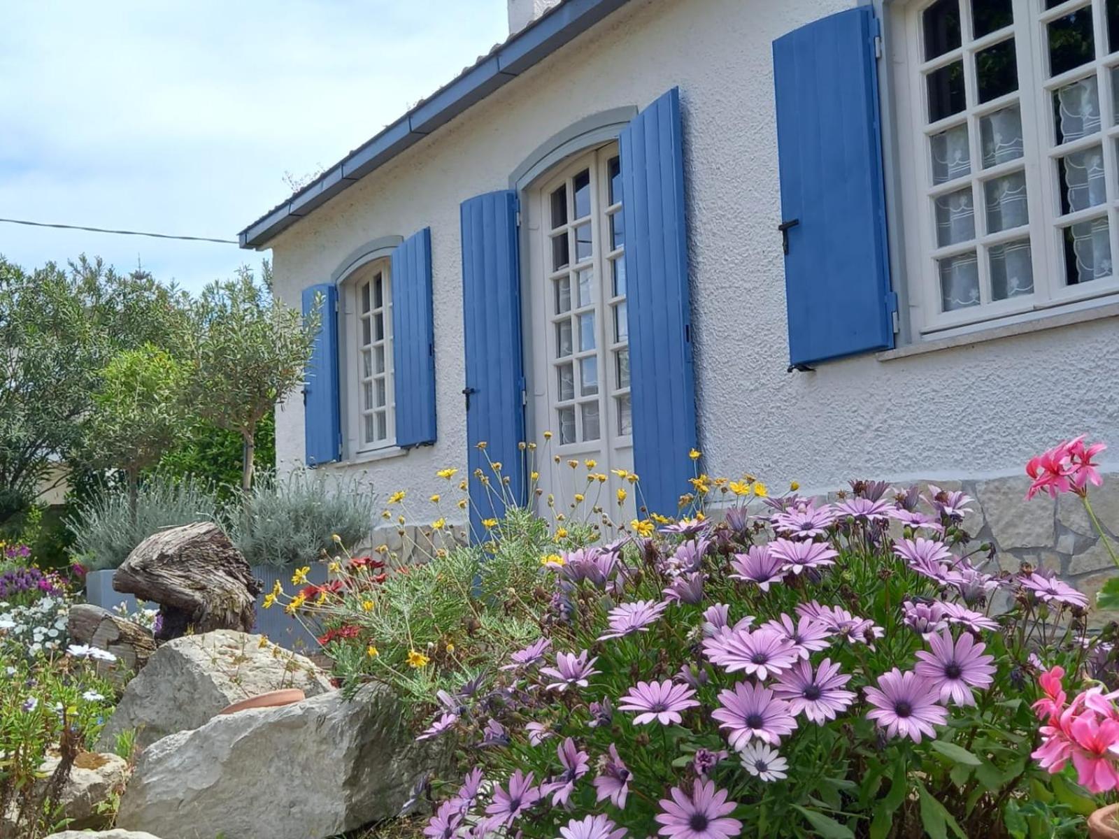Villa - Photo 2