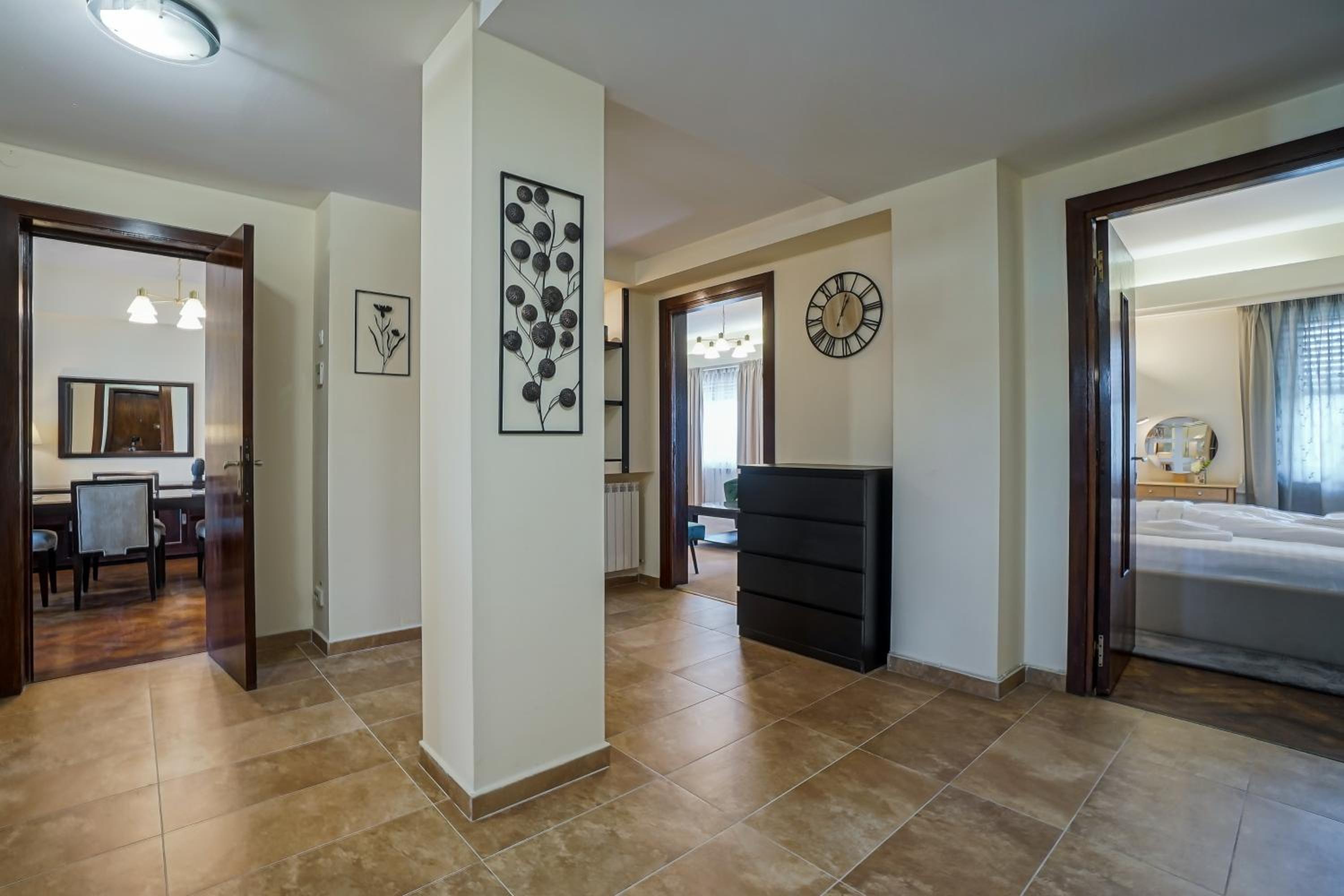 Three-Bedroom Apartment - Photo 4