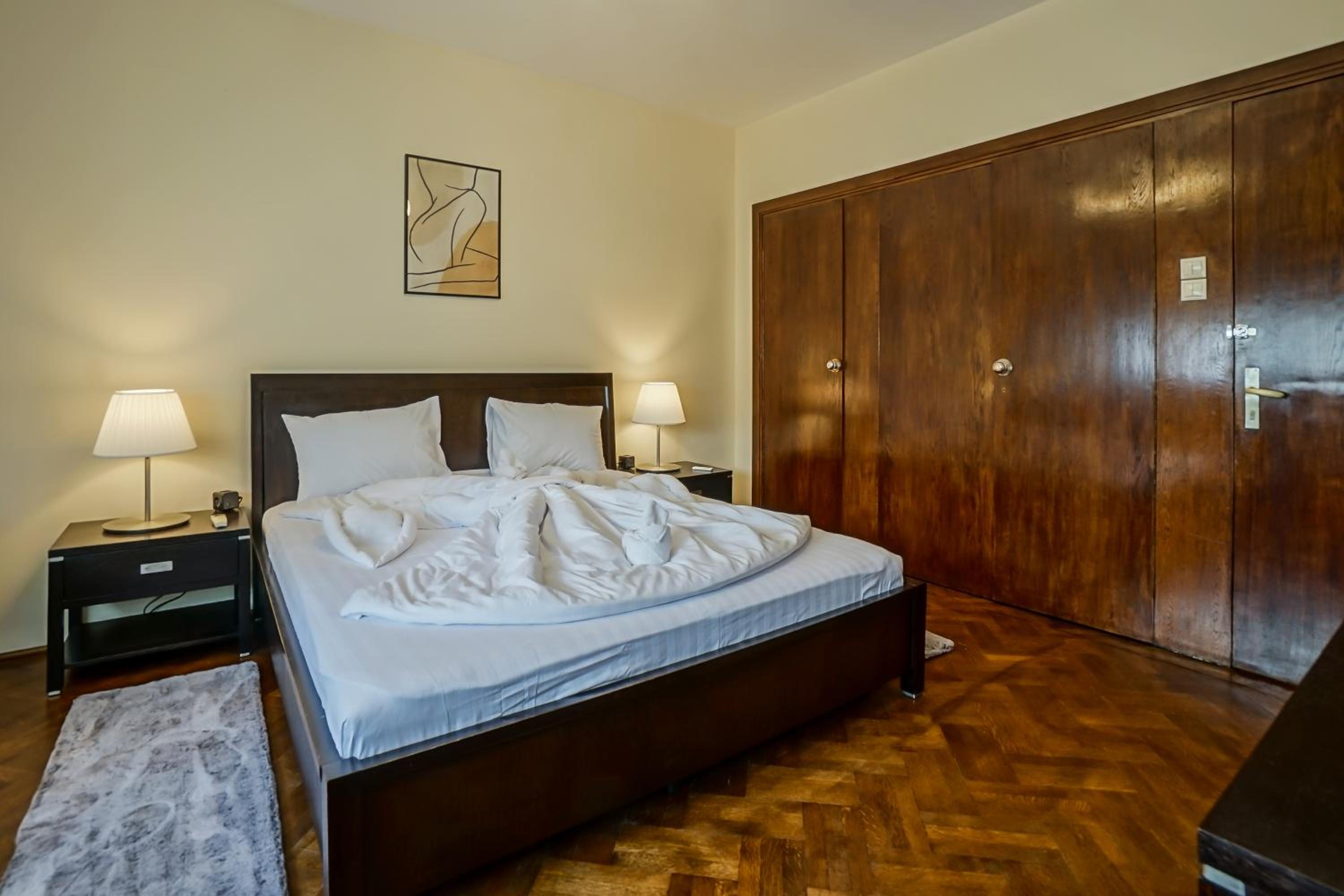 Three-Bedroom Apartment - Photo 6