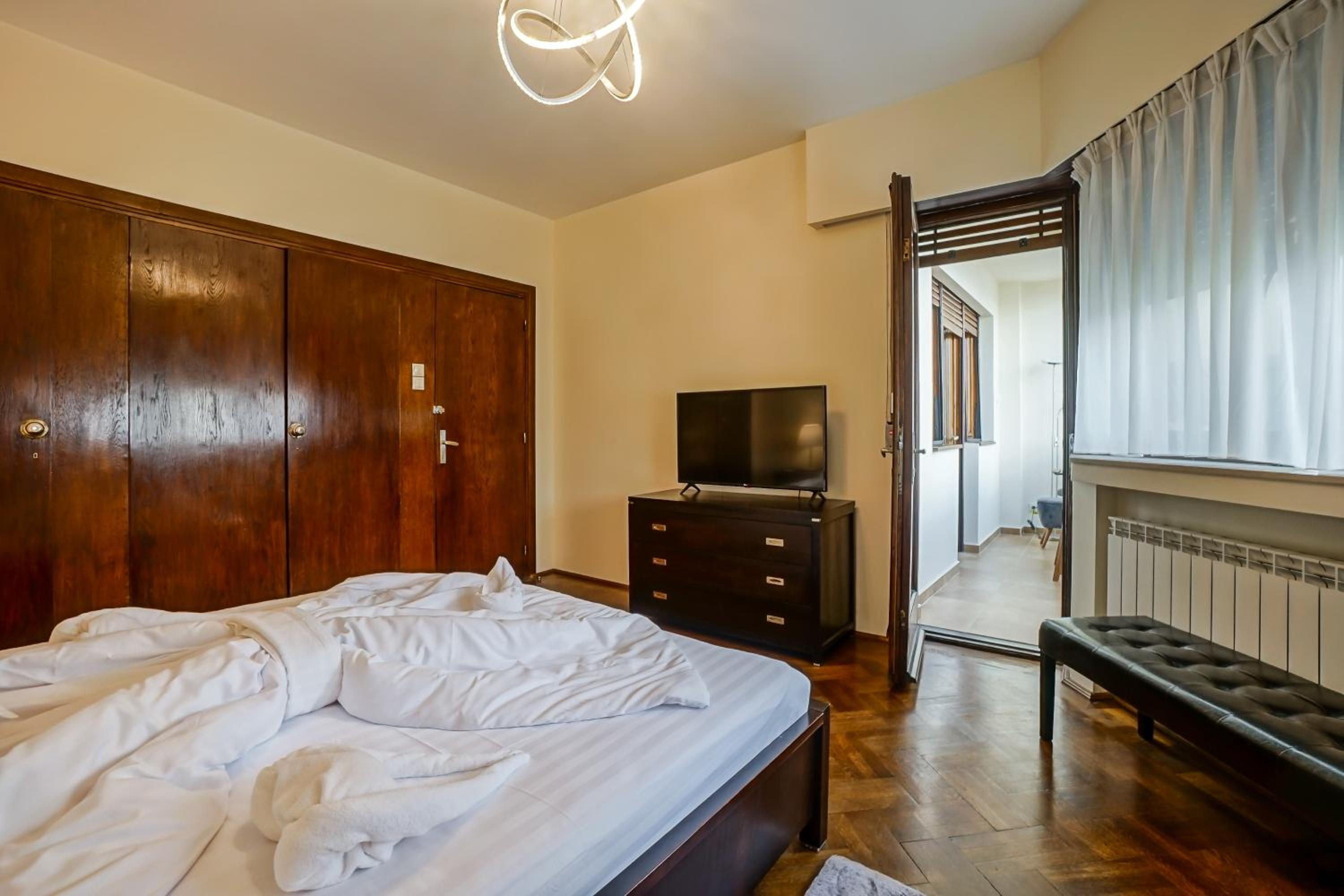 Three-Bedroom Apartment - Photo 9