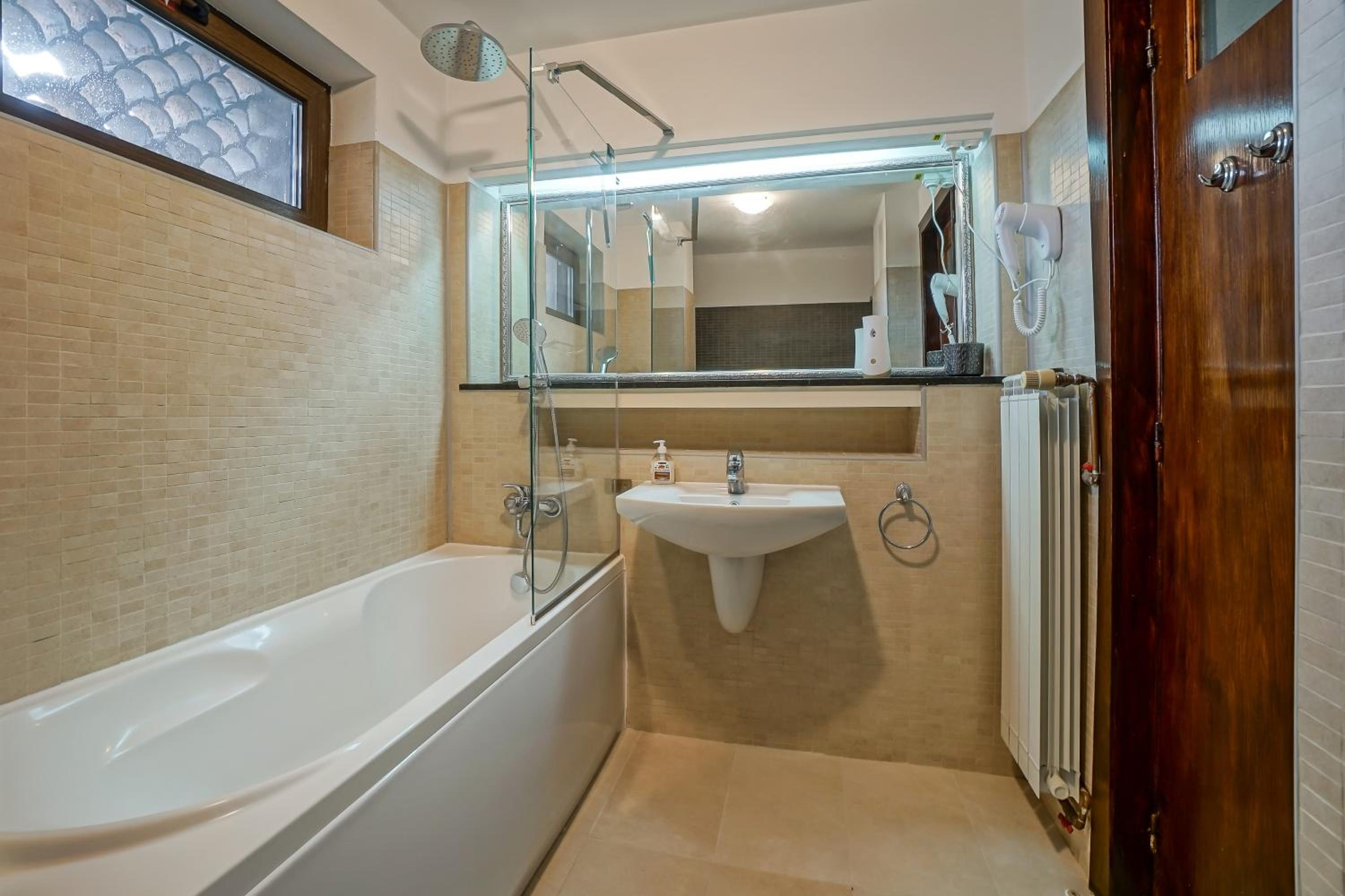 Three-Bedroom Apartment - Photo 10