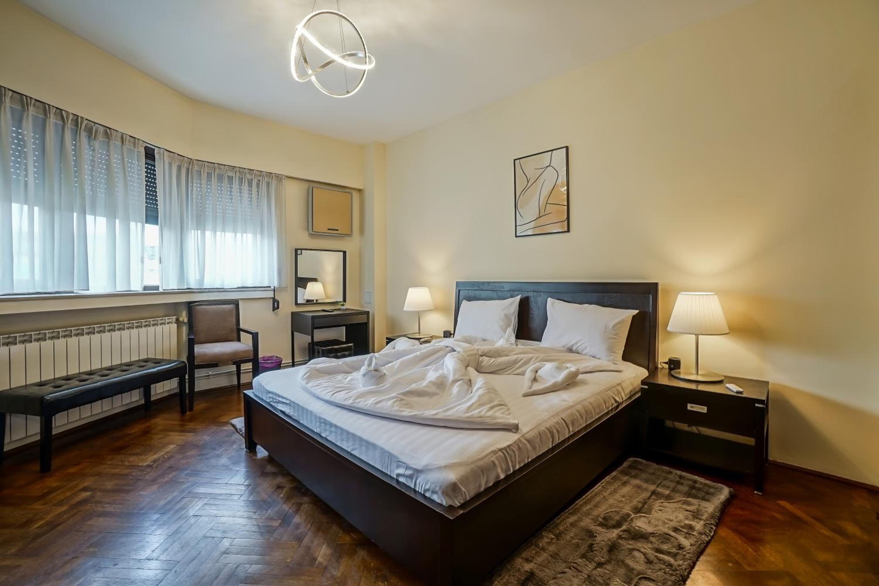 Three-Bedroom Apartment - Photo 20