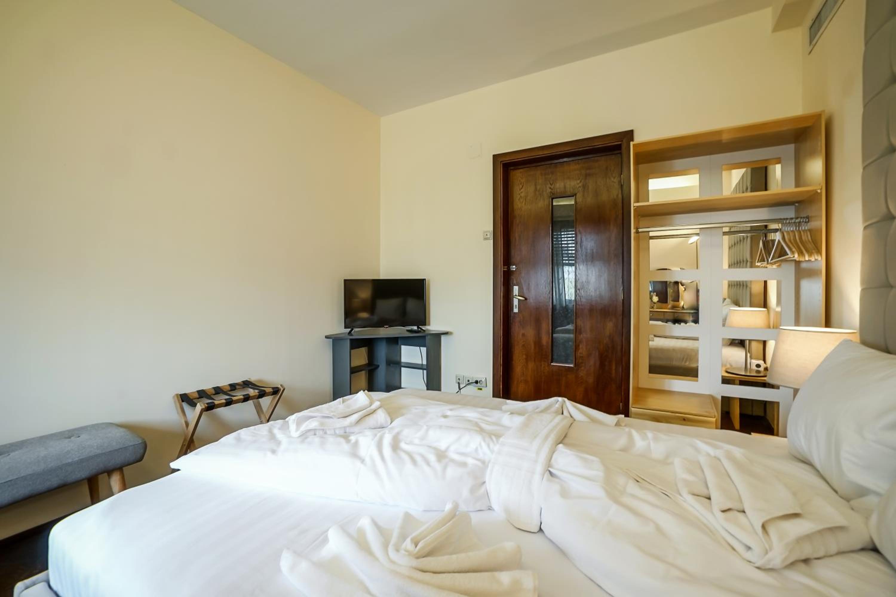 Three-Bedroom Apartment - Photo 27