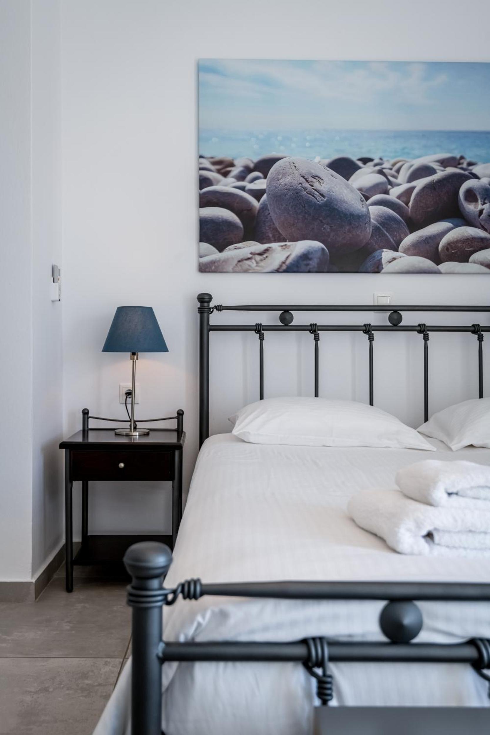 One-Bedroom Apartment - Photo 6