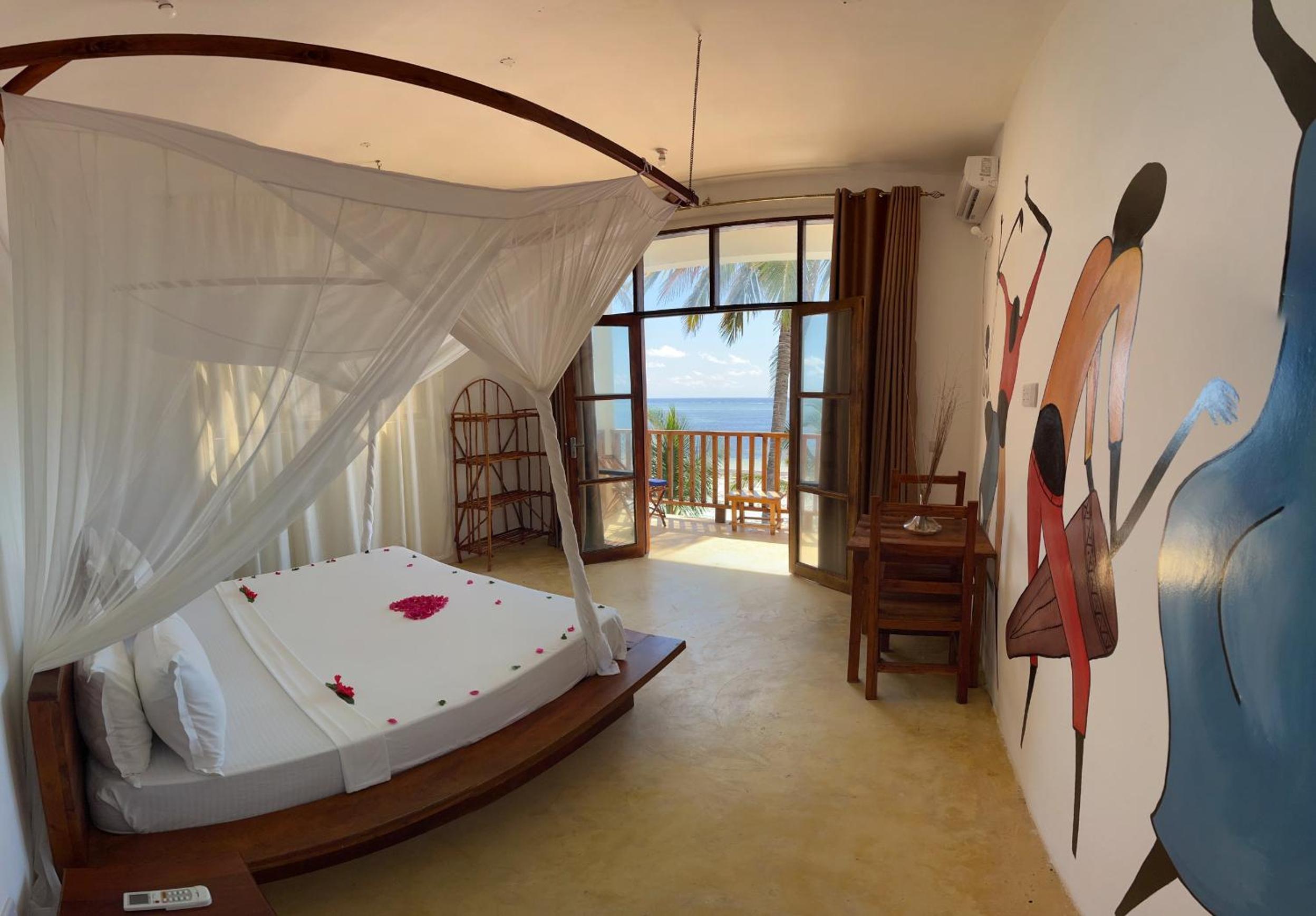 King Room with Sea View - Photo 11