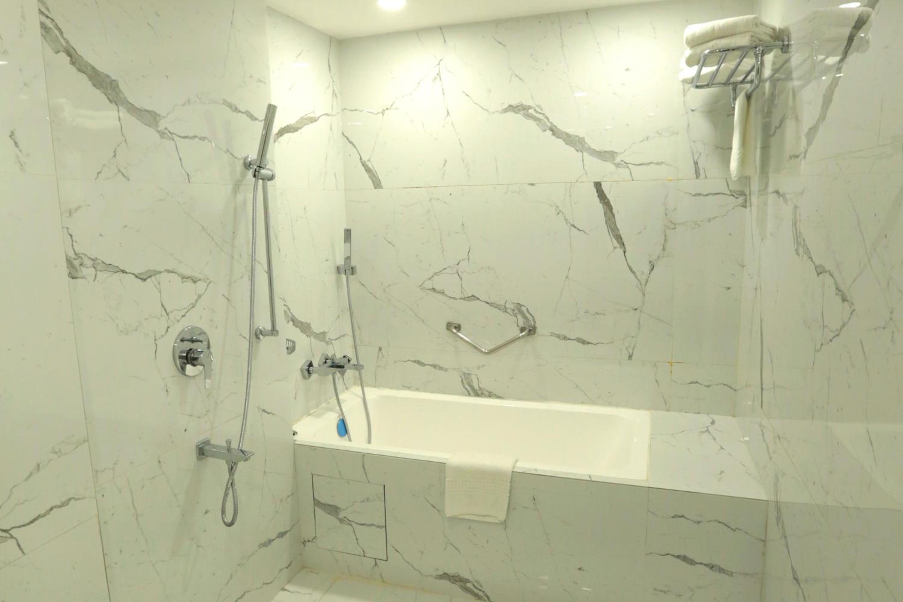 Suite - Photo 2