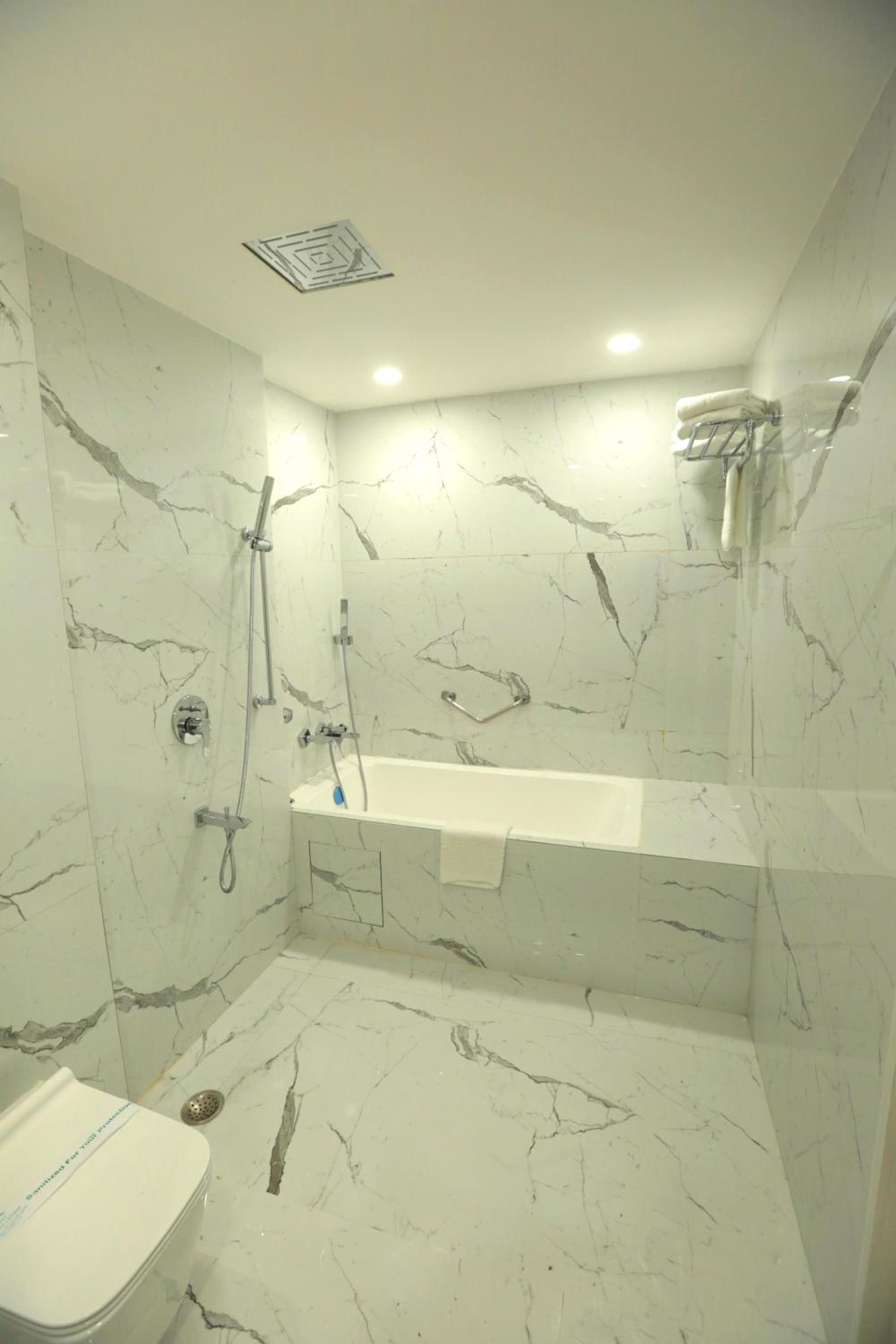 Suite - Photo 5