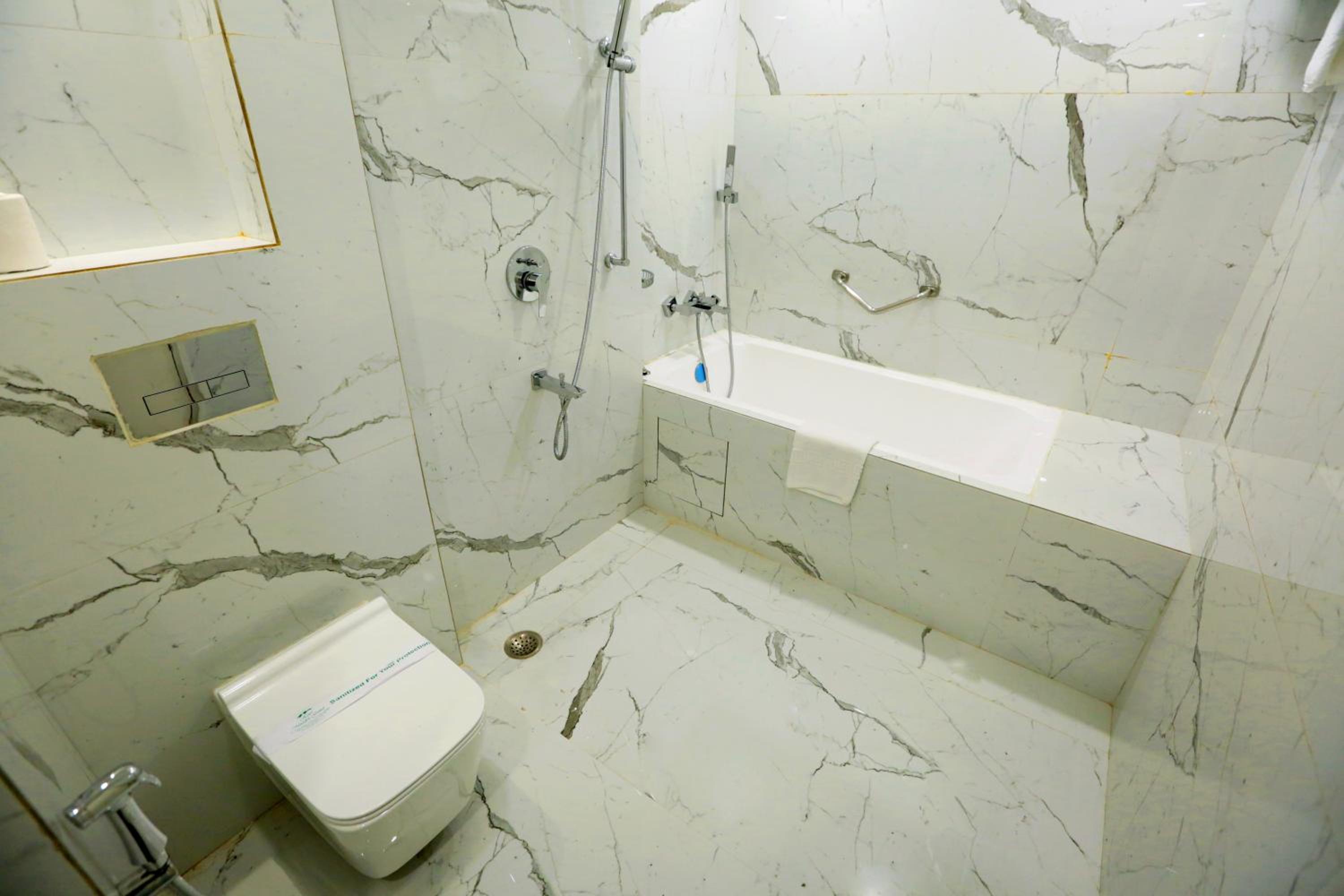 Suite - Photo 3