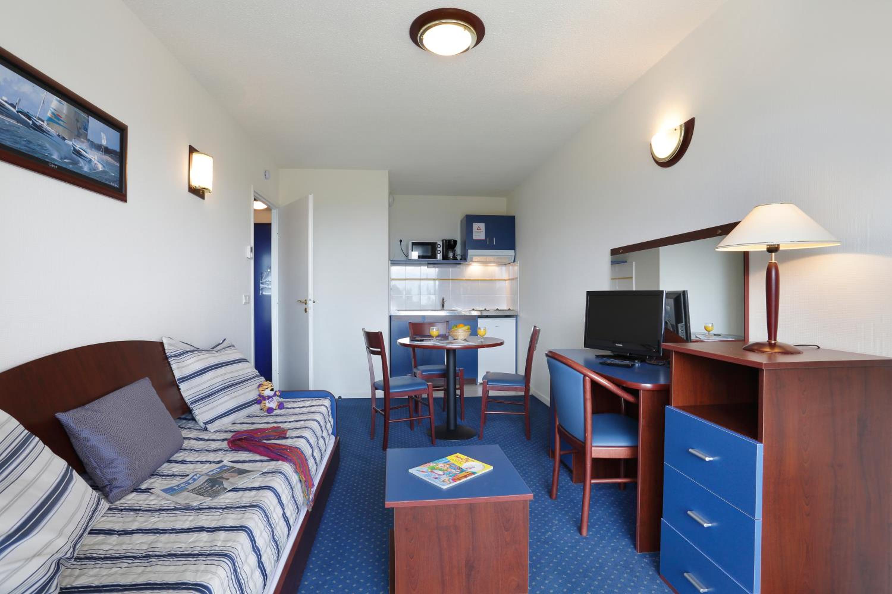 One-Bedroom Apartment - Photo 6