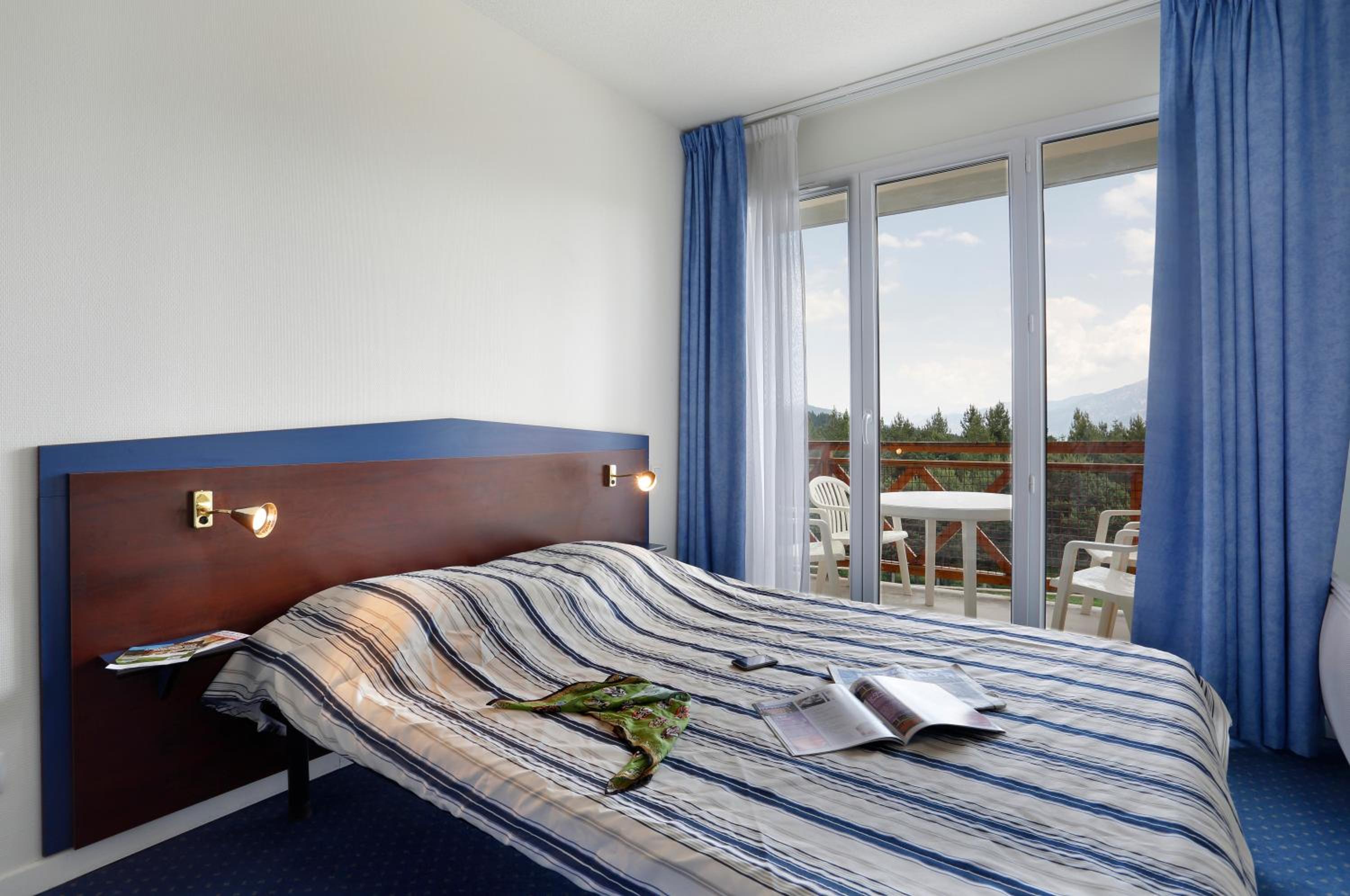 One-Bedroom Apartment - Photo 4