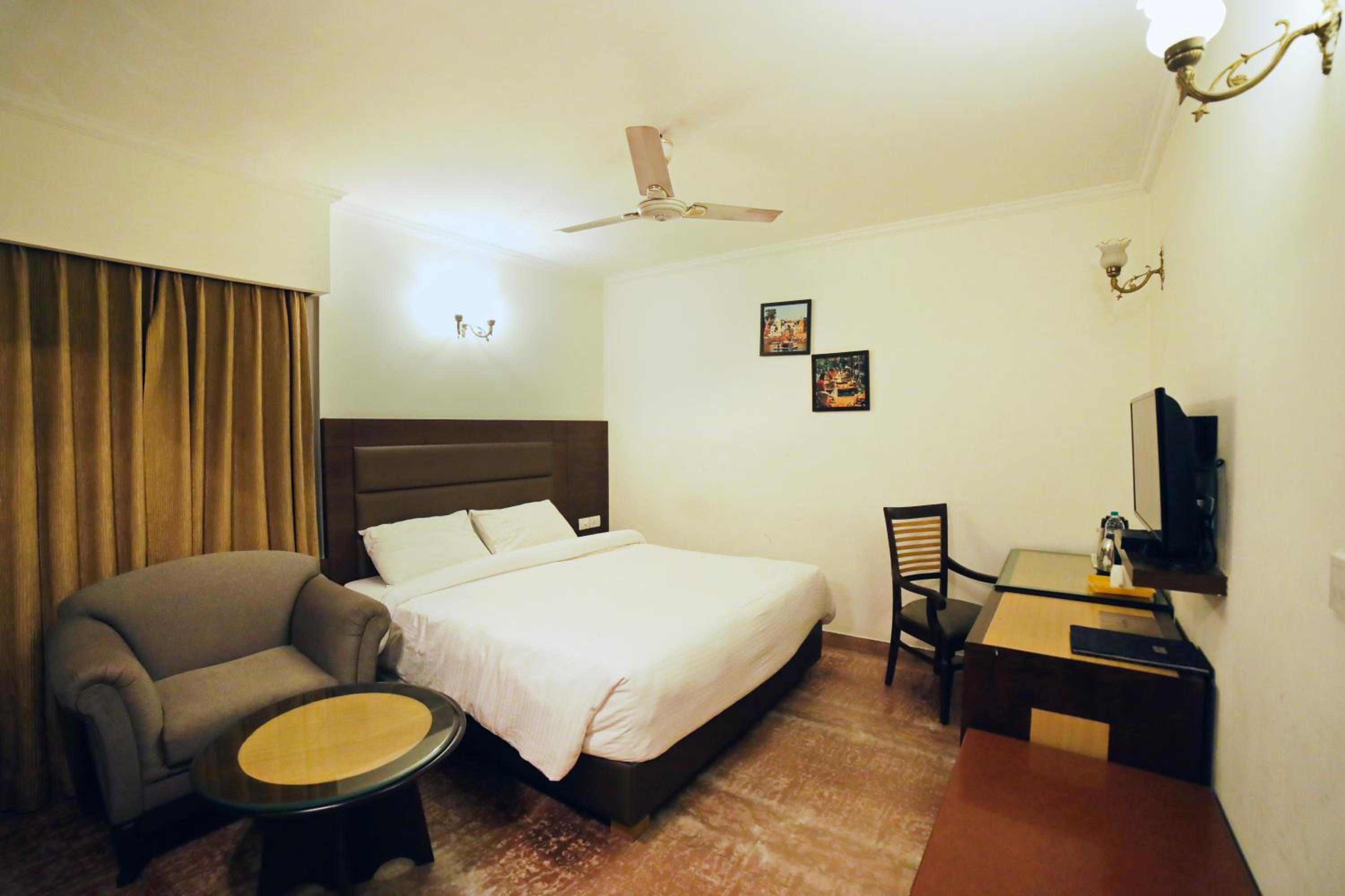 Small Double Room - Photo 2