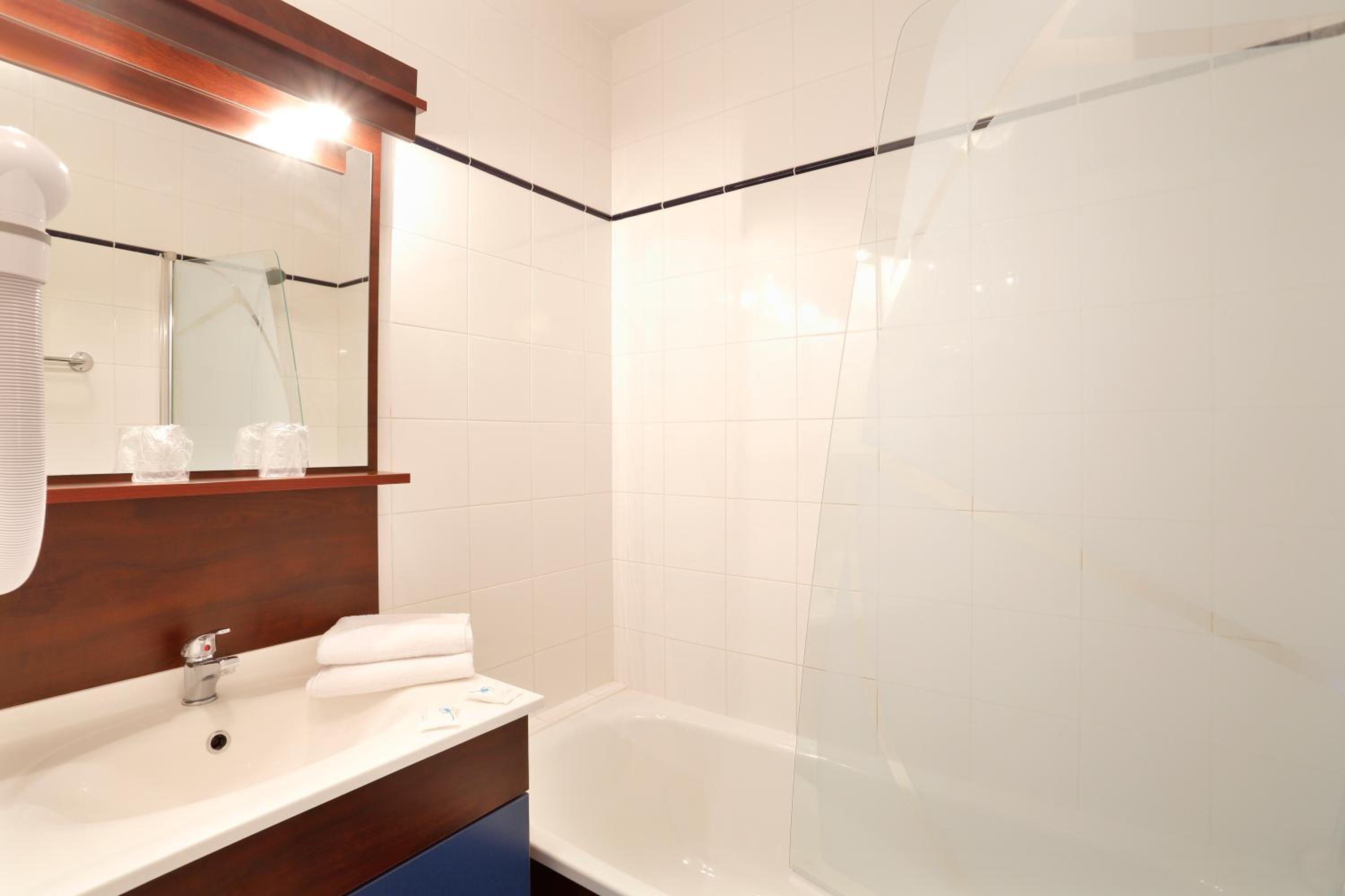Two-Bedroom Apartment (4-6 Persons) - Photo 2