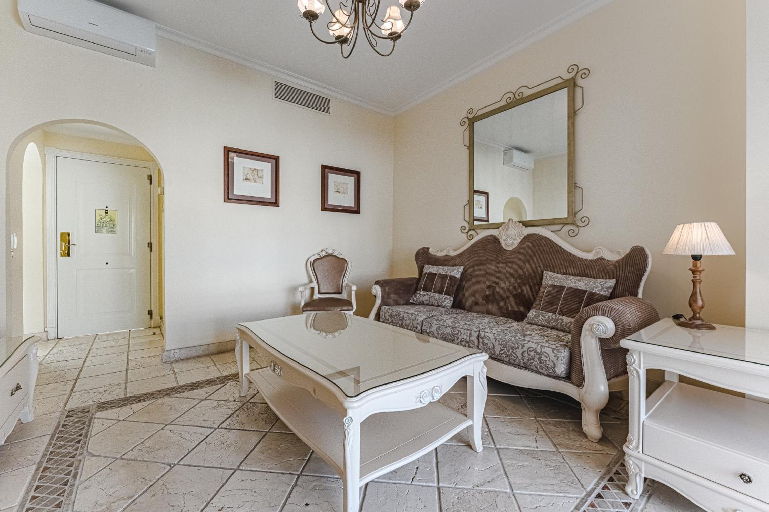 One-Bedroom Suite (2 Adults) photo 3